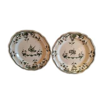 Pair of plates decorated with grotesque (moustier).