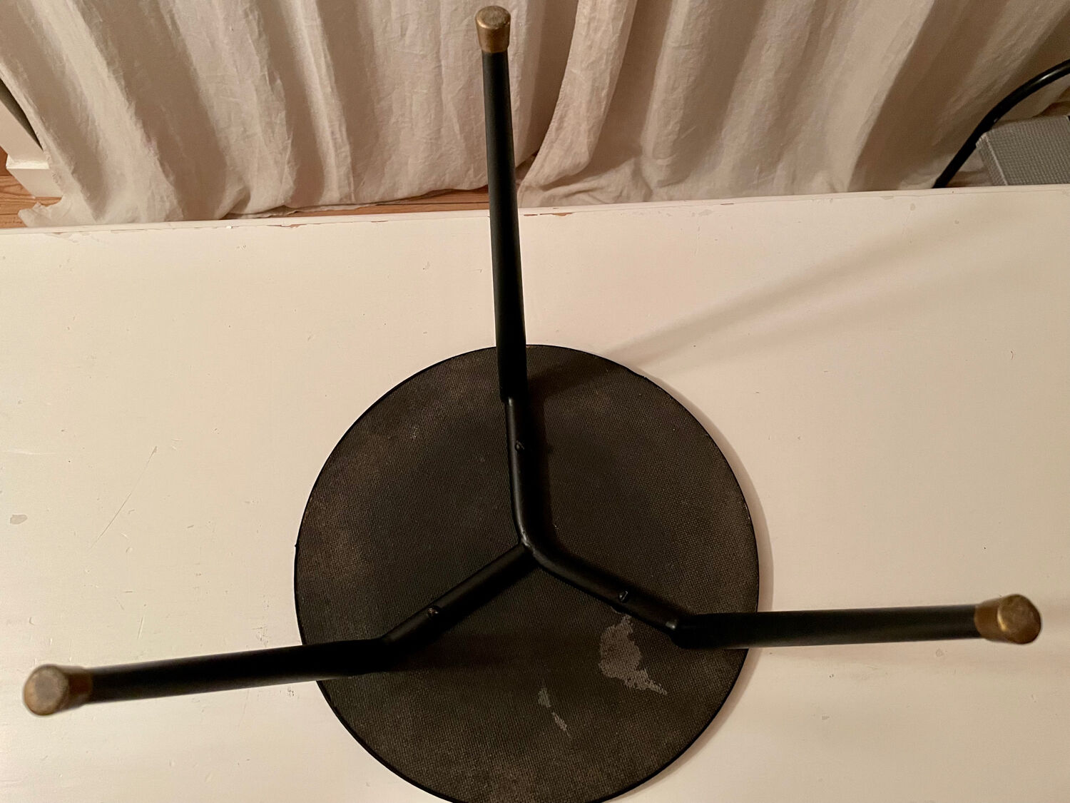 Petite table tripode guéridon