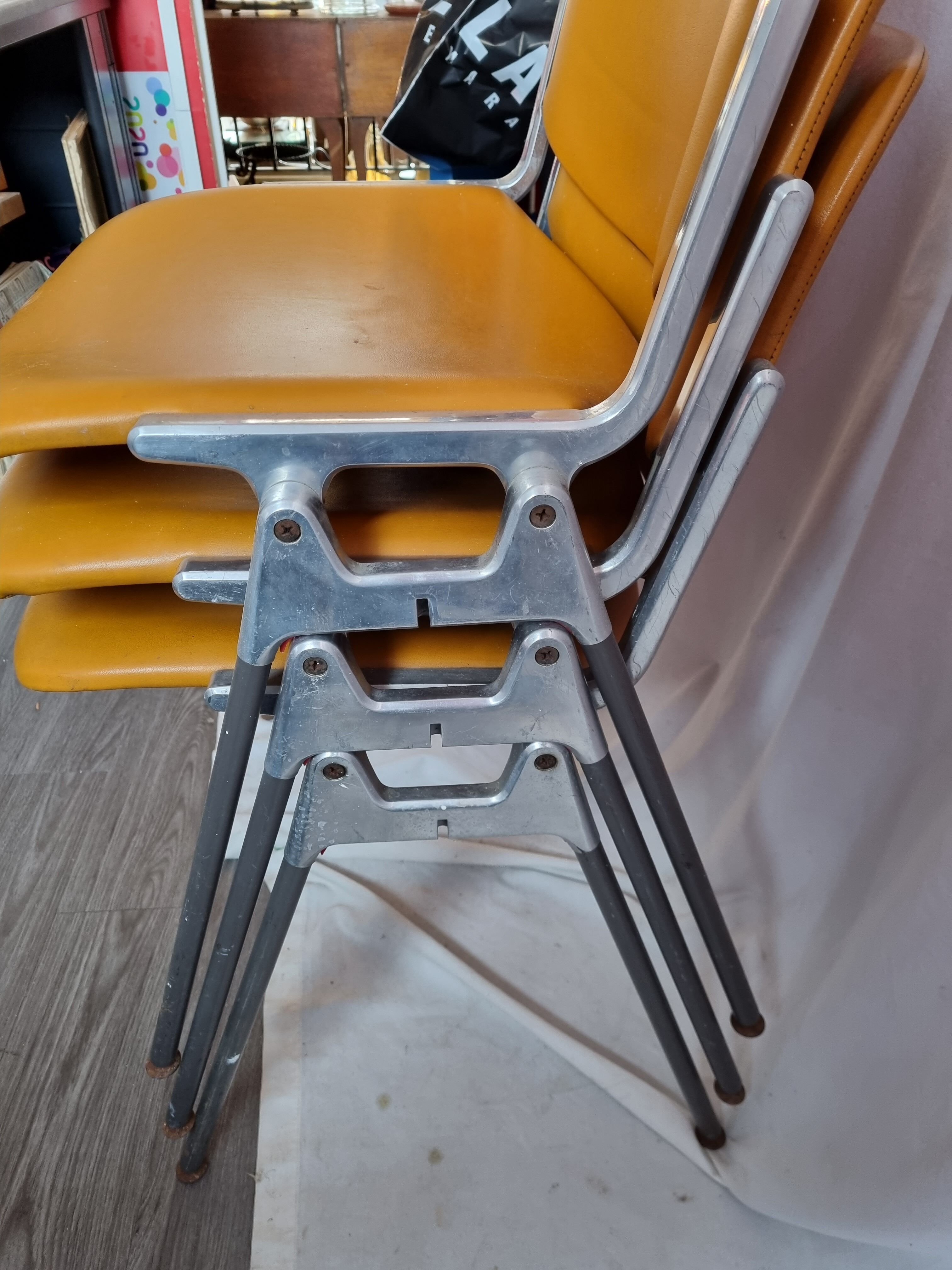 Chaises cuir DSC106 de G Piretti éditions Castelli de 1970