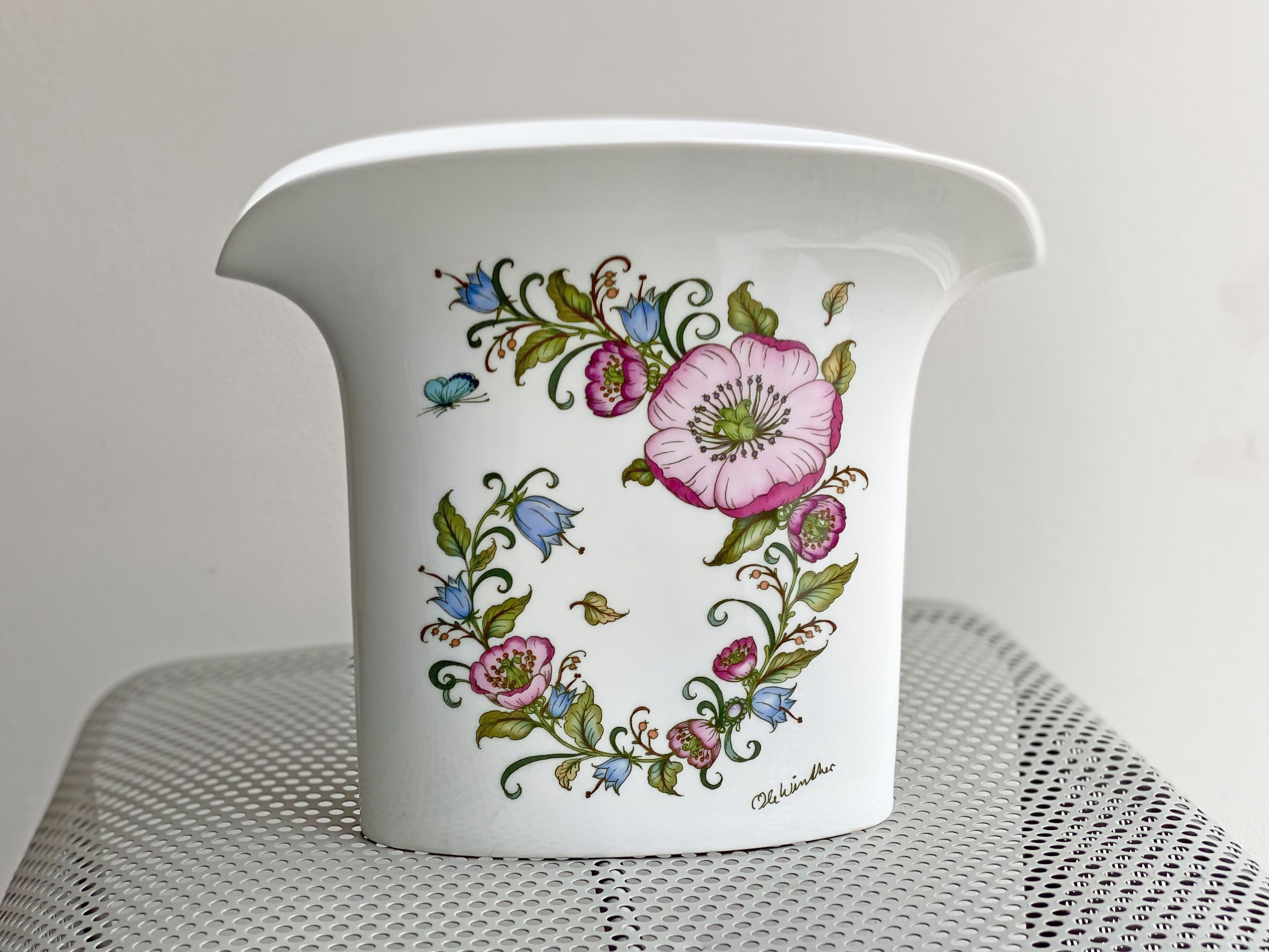 Ole Winkler for Hutschenreuter vase with flowers