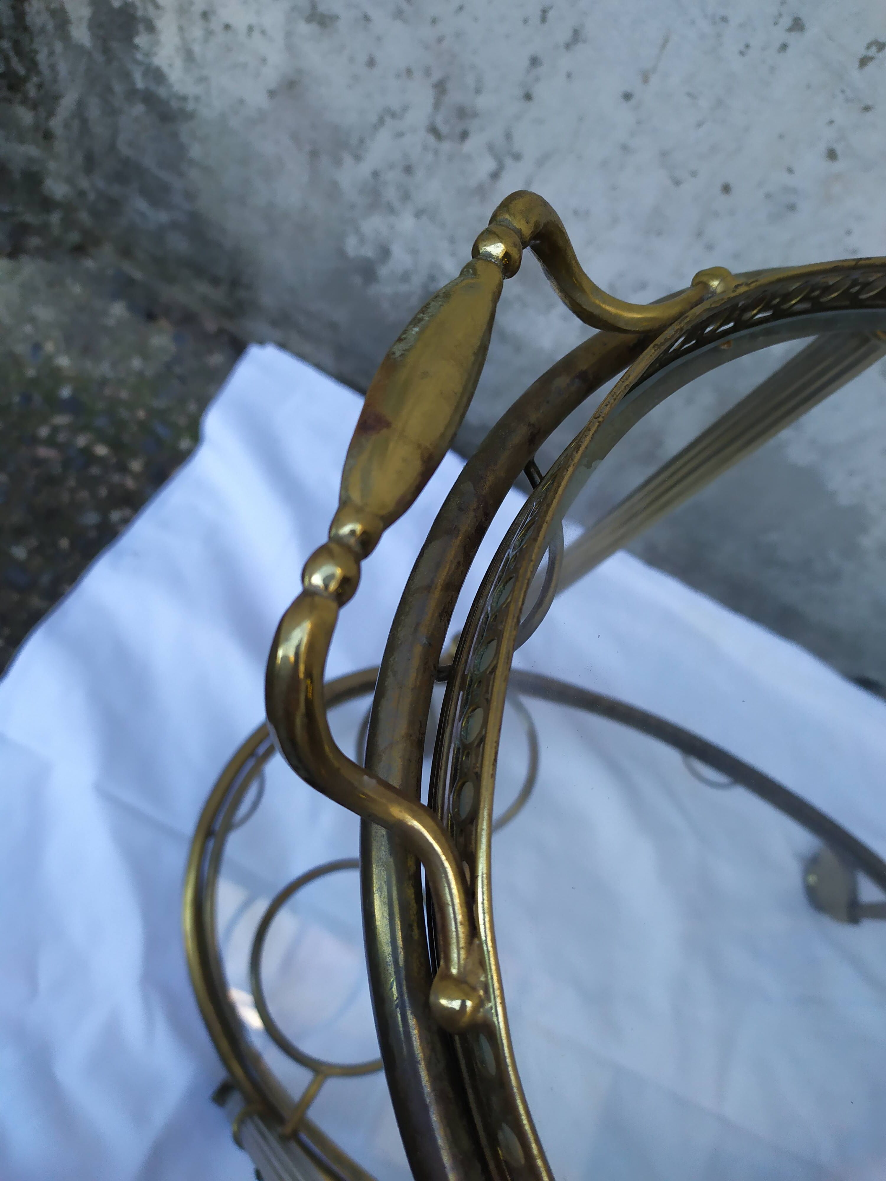 Golden rolling bar dessert