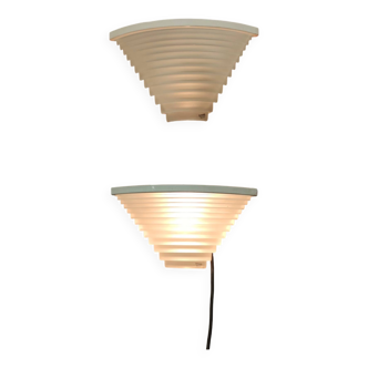 Paire d'appliques d'angle postmodernes Egisto par Angelo Mangiarotti pour Artemide