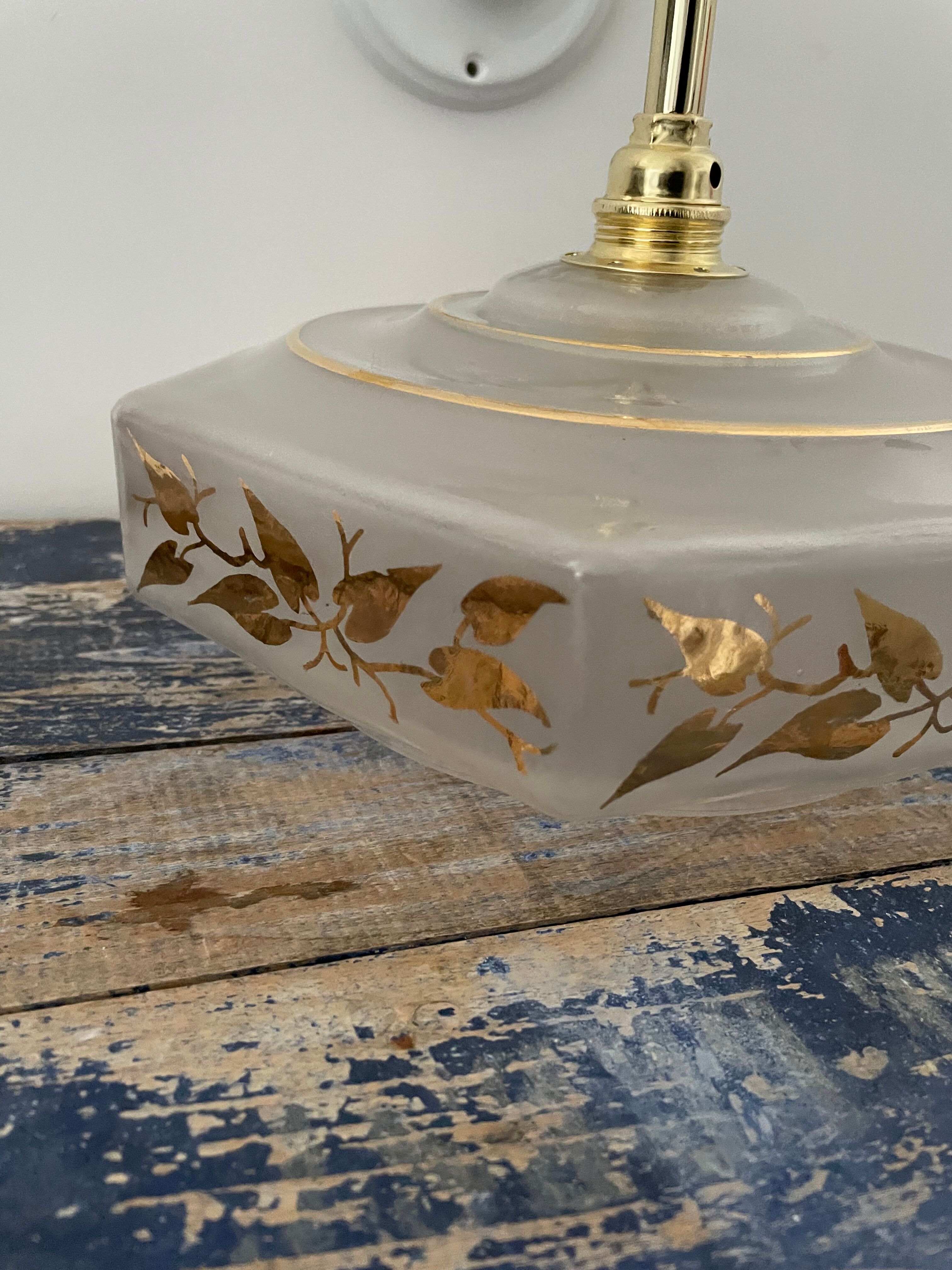 Applique murale art déco verre à feuilles dorées