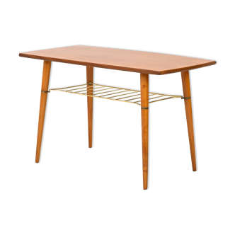Table basse scandinave avec porte-revues en métal doré