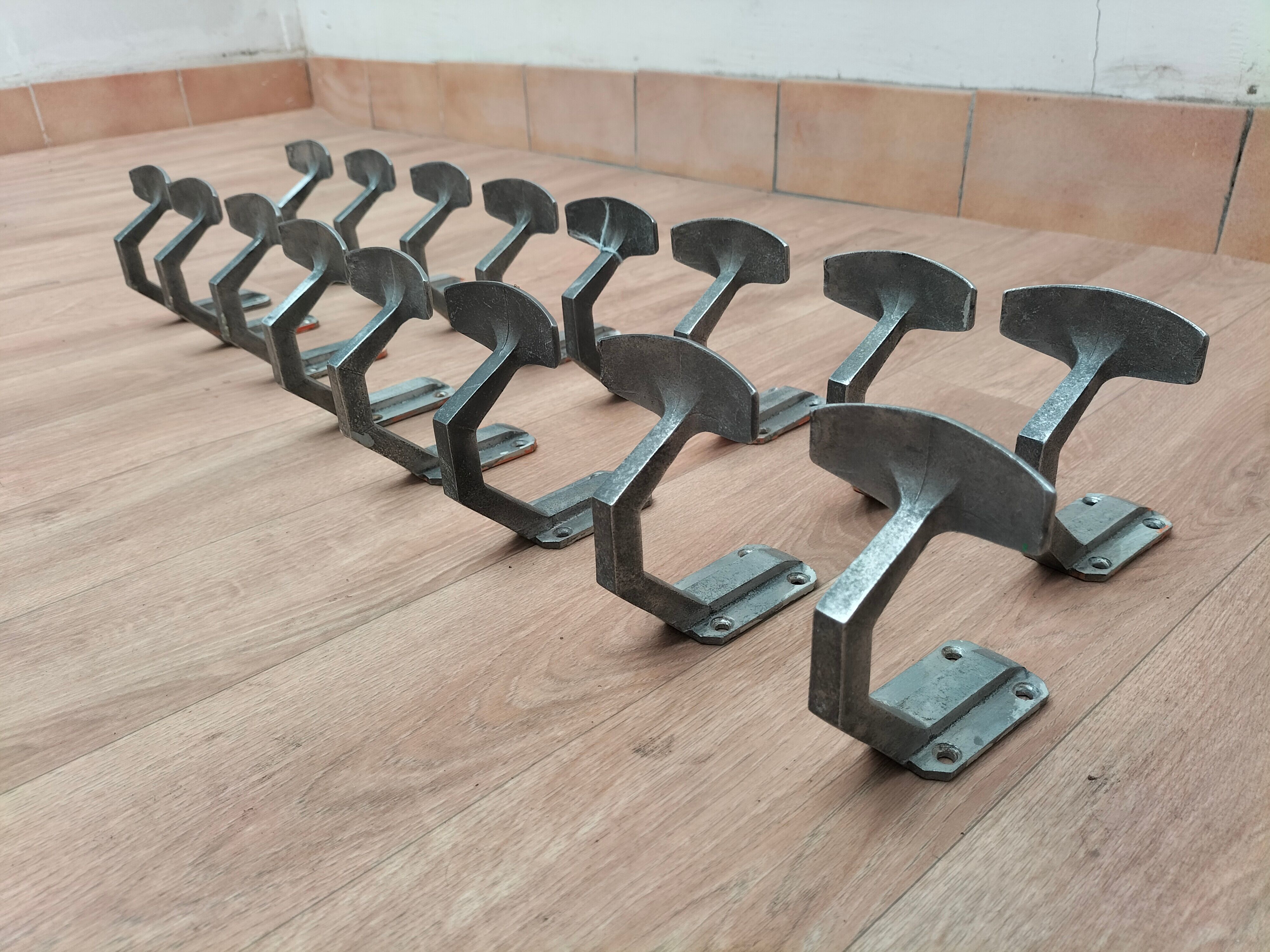 Lot de 16 patères