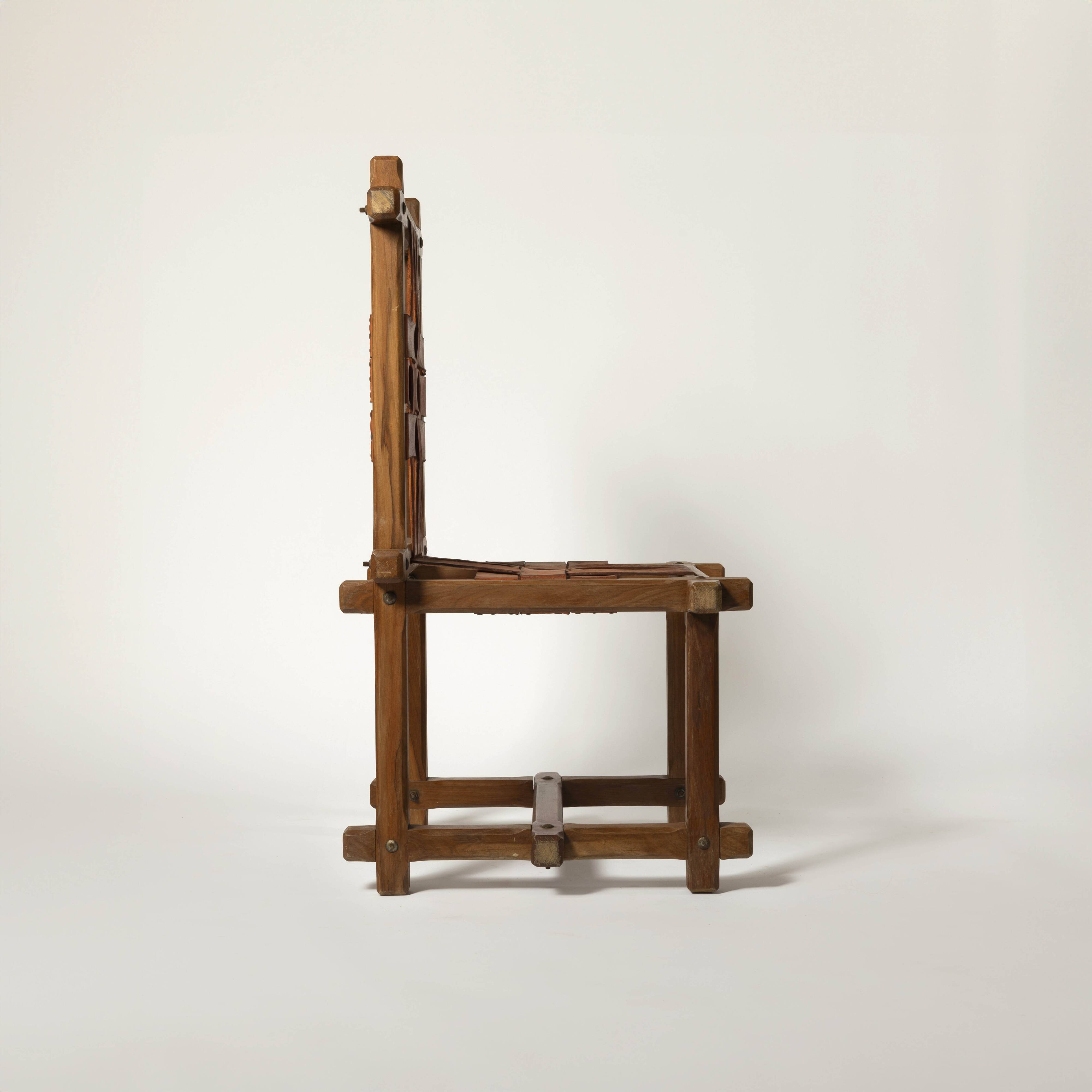 Ensemble de 6 chaises brutalistes uniques en teck et cuir