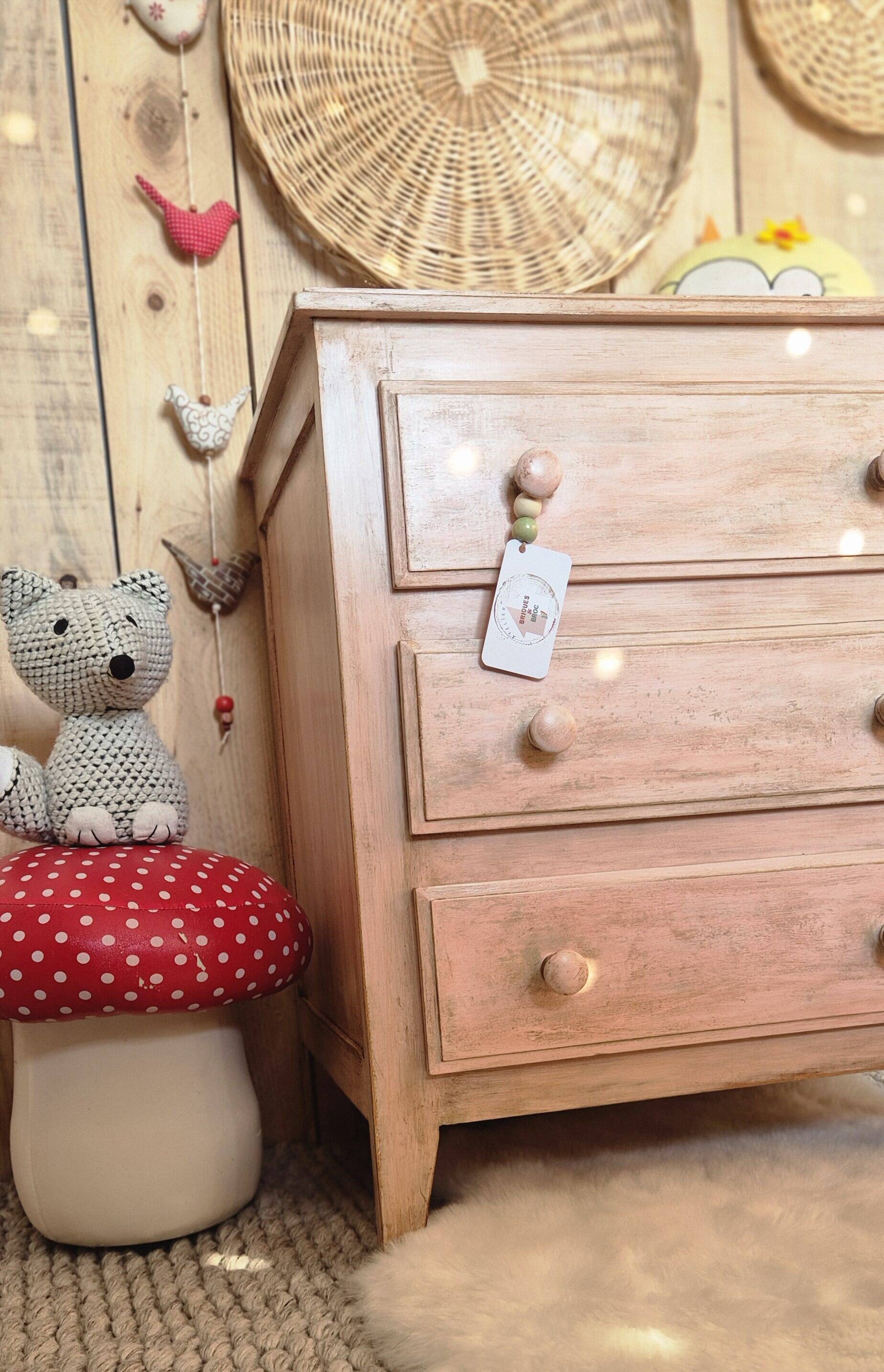 Small Parisian-style chest of drawers patinated in pink.