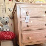 Small Parisian-style chest of drawers patinated in pink.