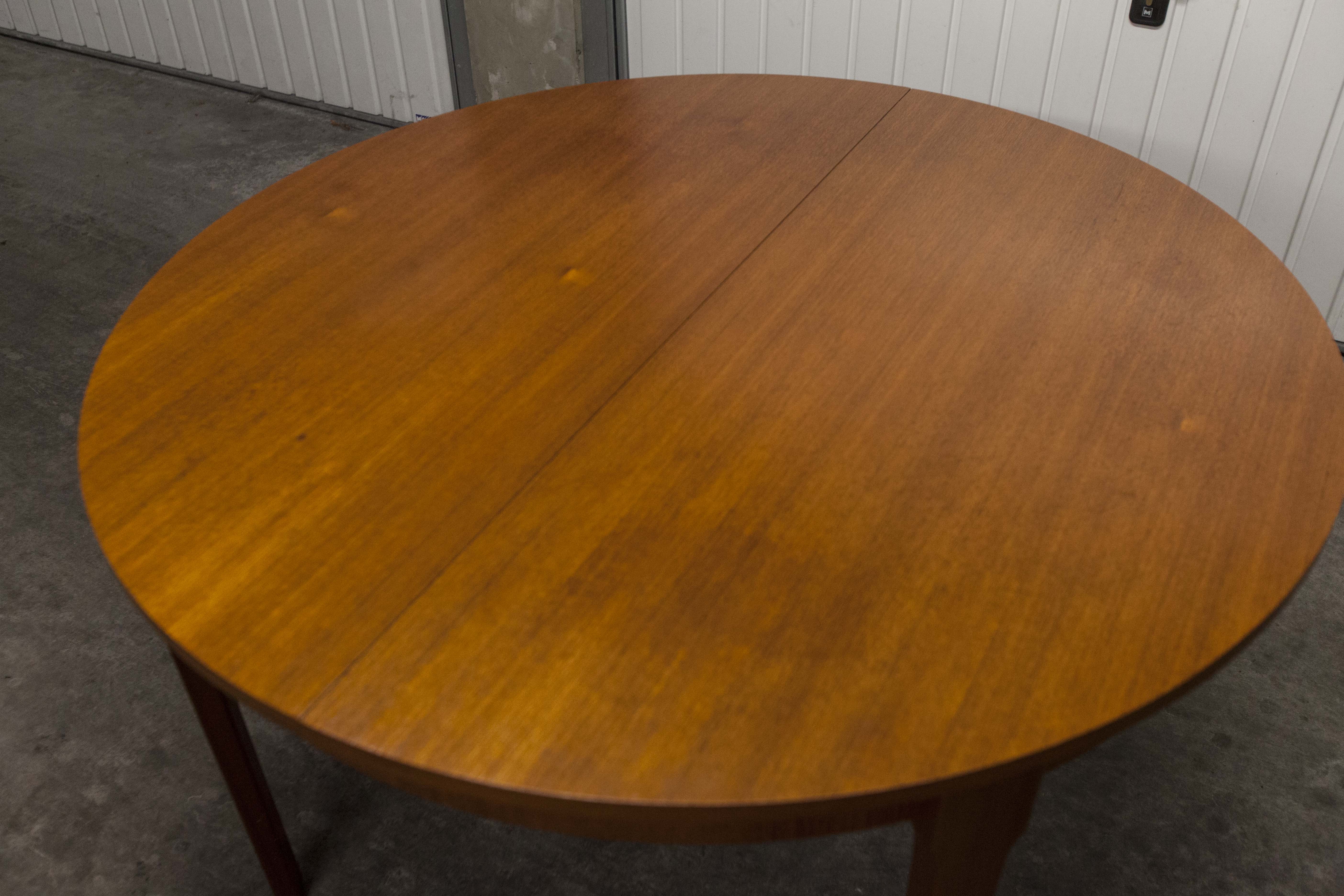 Scandinavian table in round teak with built-in extensions 1960
