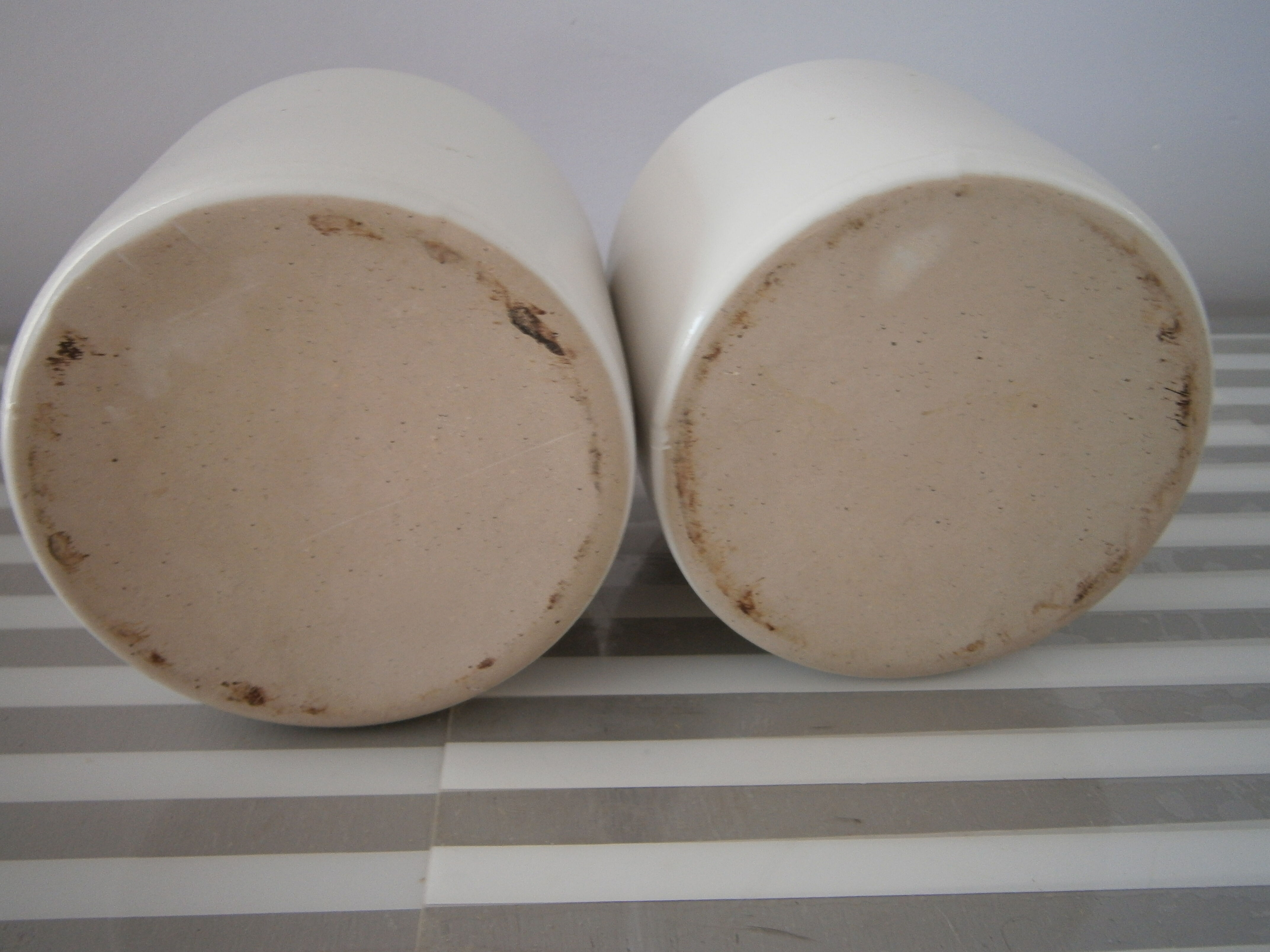 Set of two sandstone pots