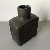 Art pottery of Mobach Holland Cubist vase in black enamelled sandstone