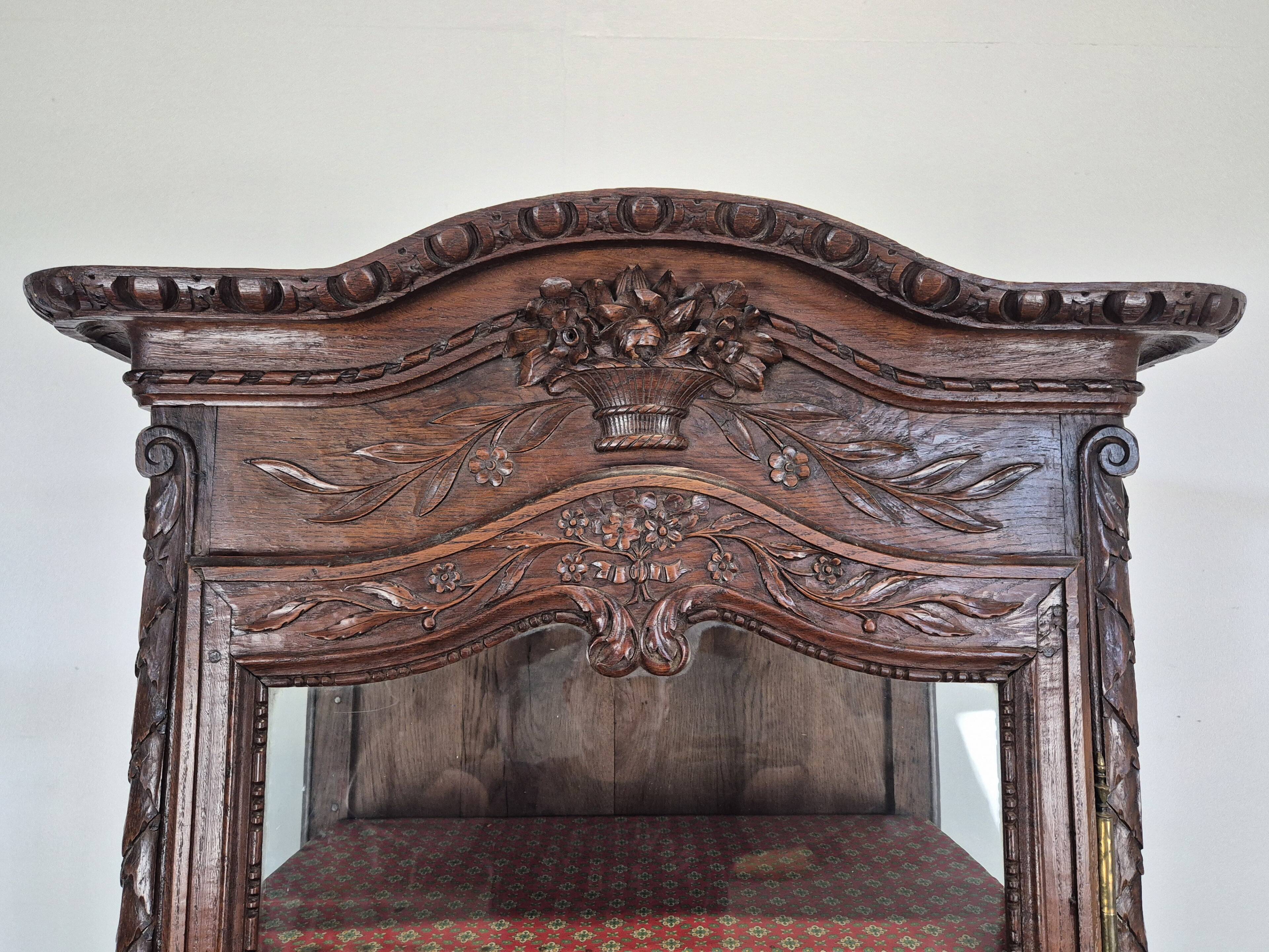 Vitrine commode bonnetière normande du XIXème