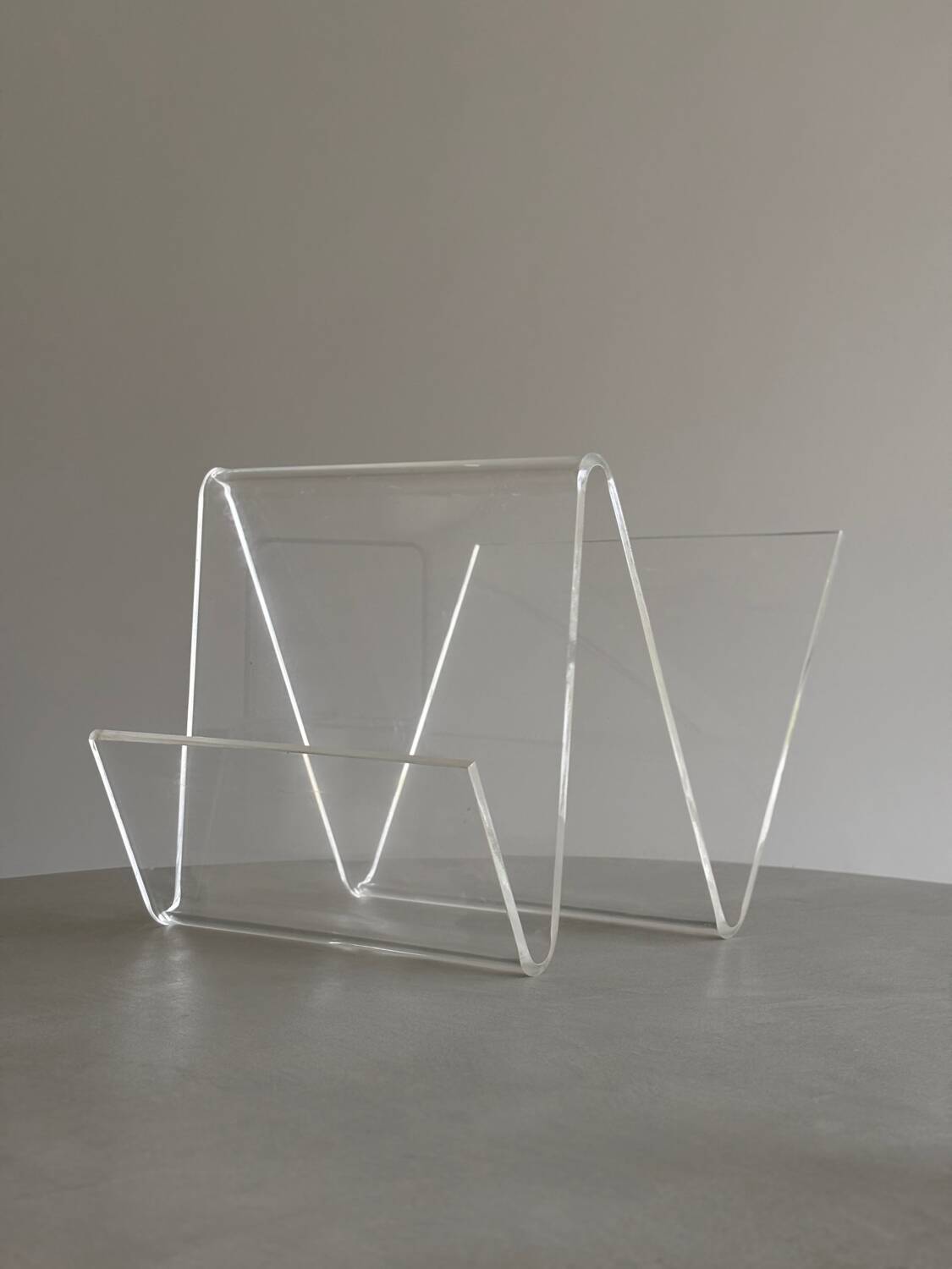 Asymmetrical design magazine rack in transparent acrylic, 70s