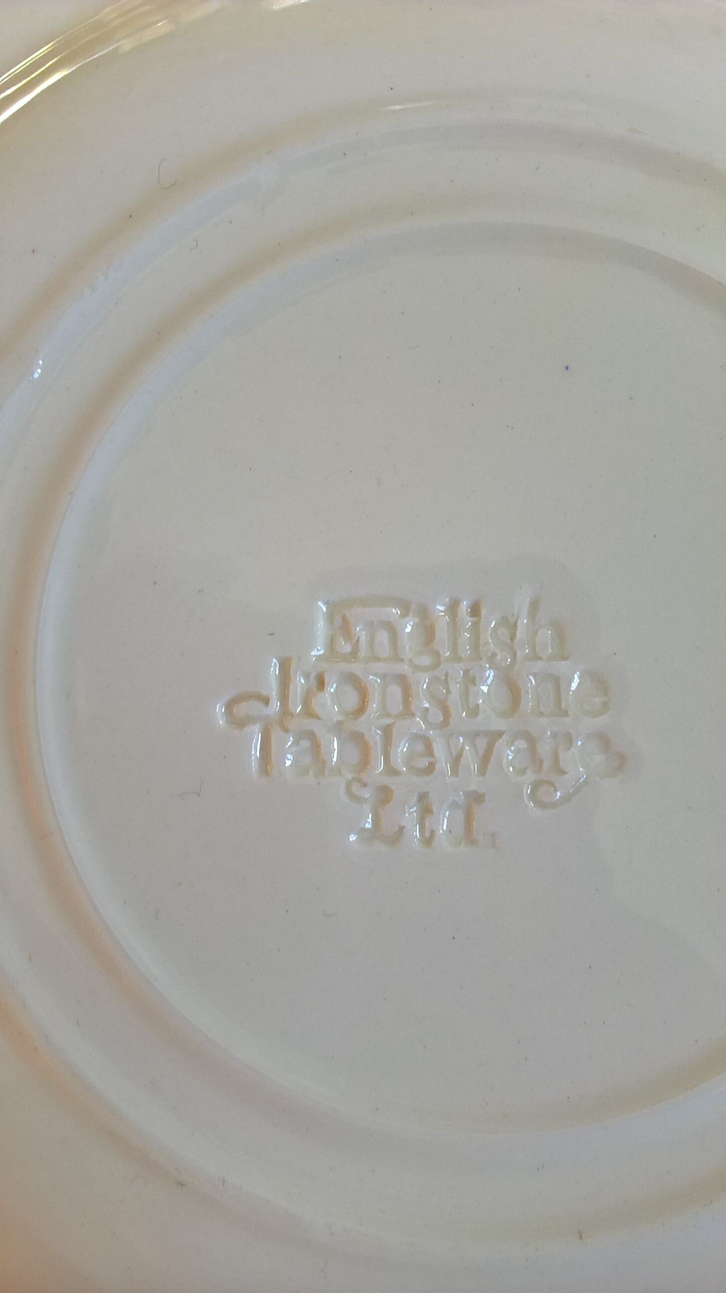 Six assiettes à dessert en porcelaine ironstone anglaise