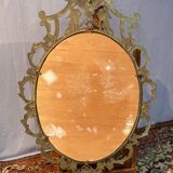 Miroir ovale en laiton doré , figures de chérubins et moulures
