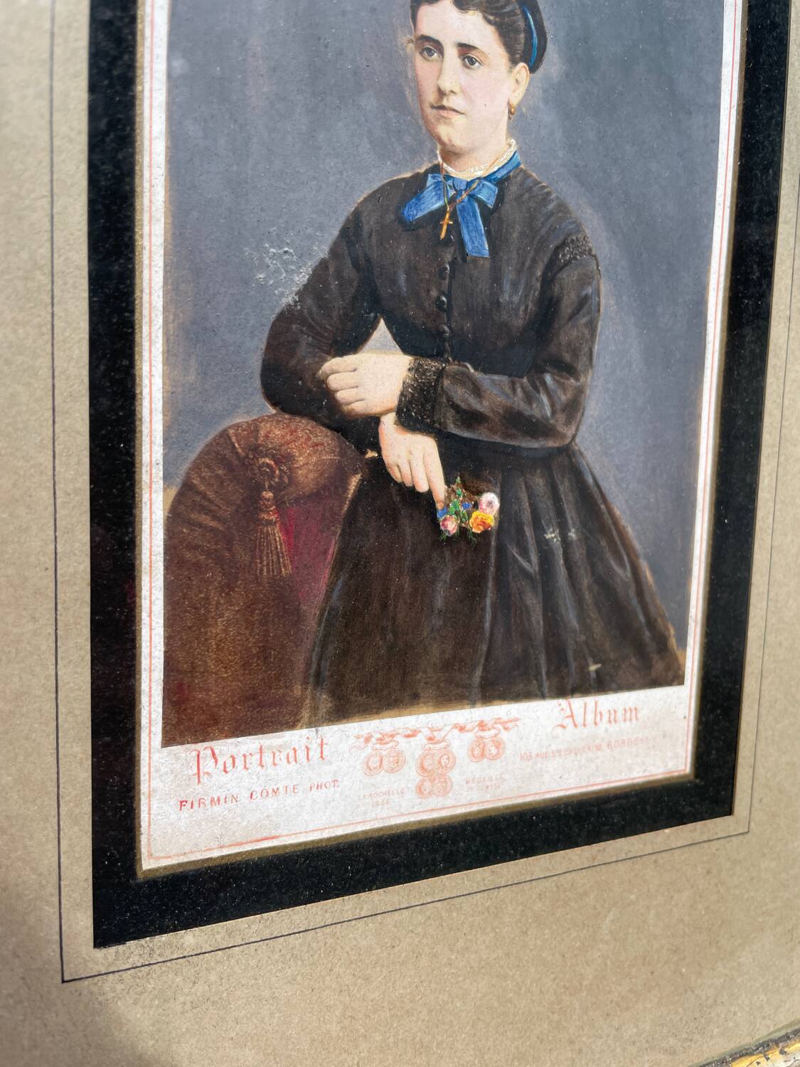 Old portrait photo of a woman