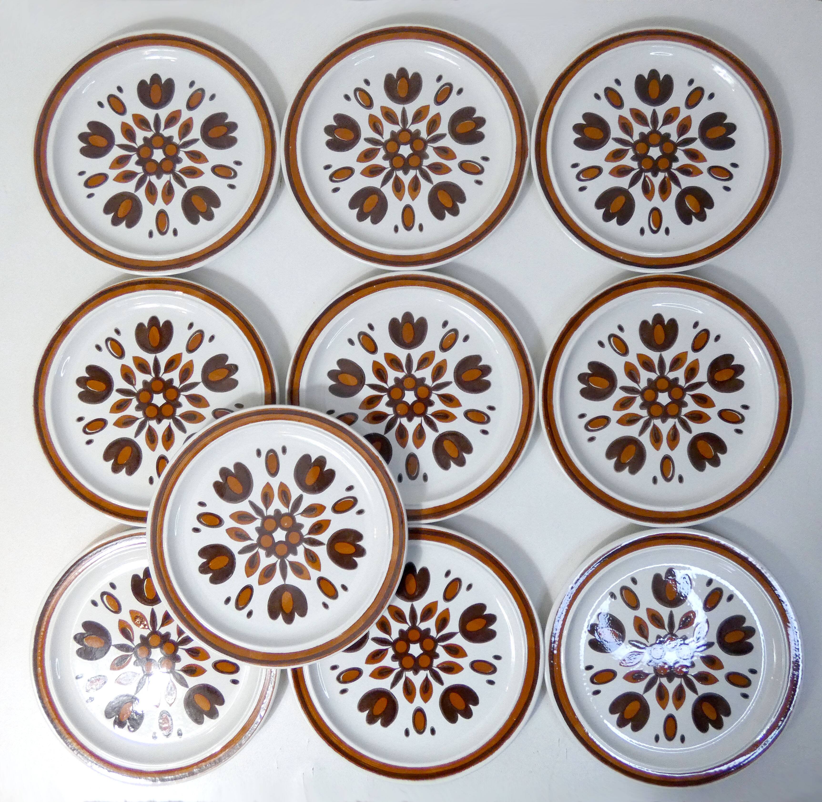 10 flat earthenware plates