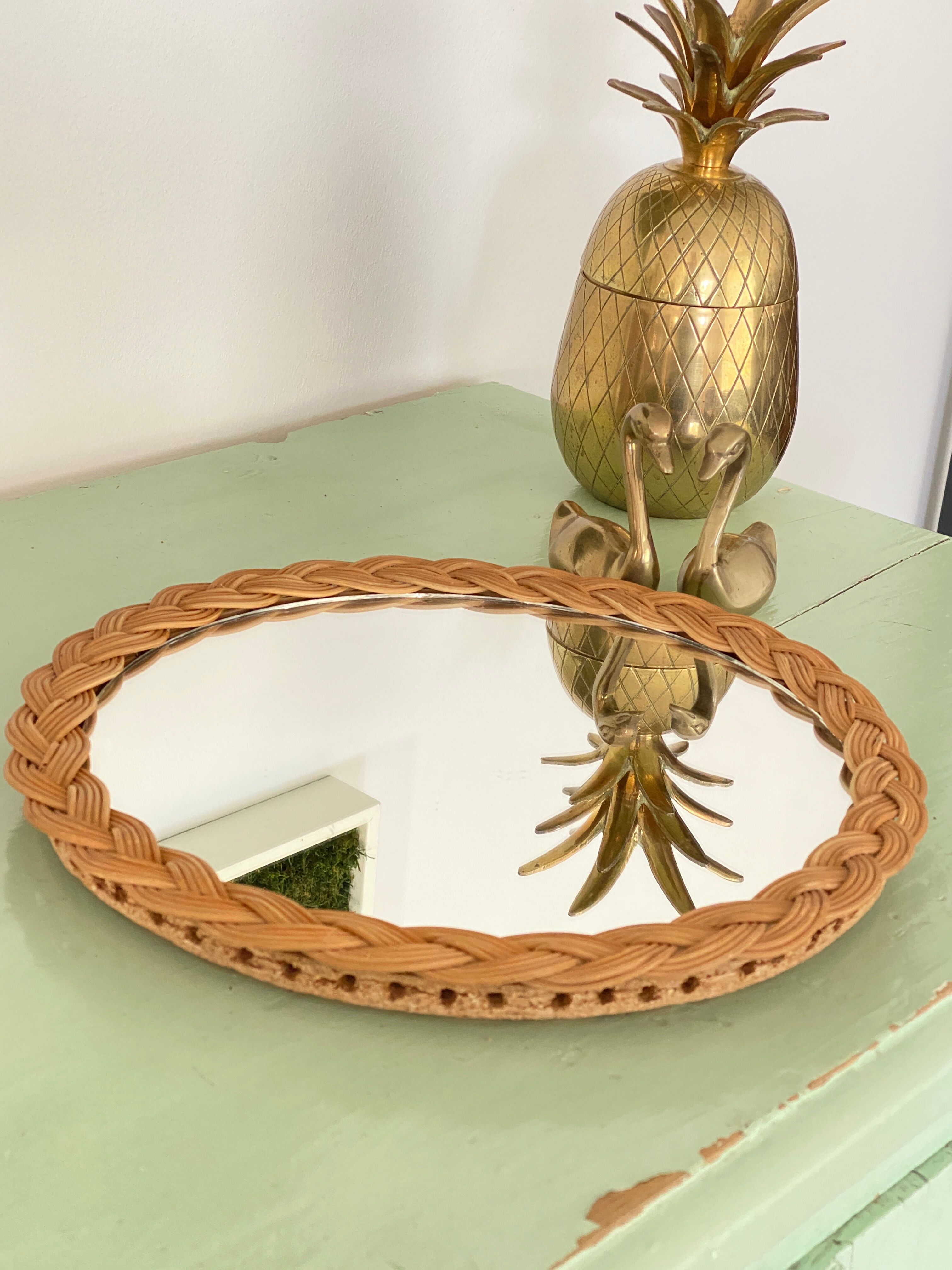 Vintage mirror in round rattan