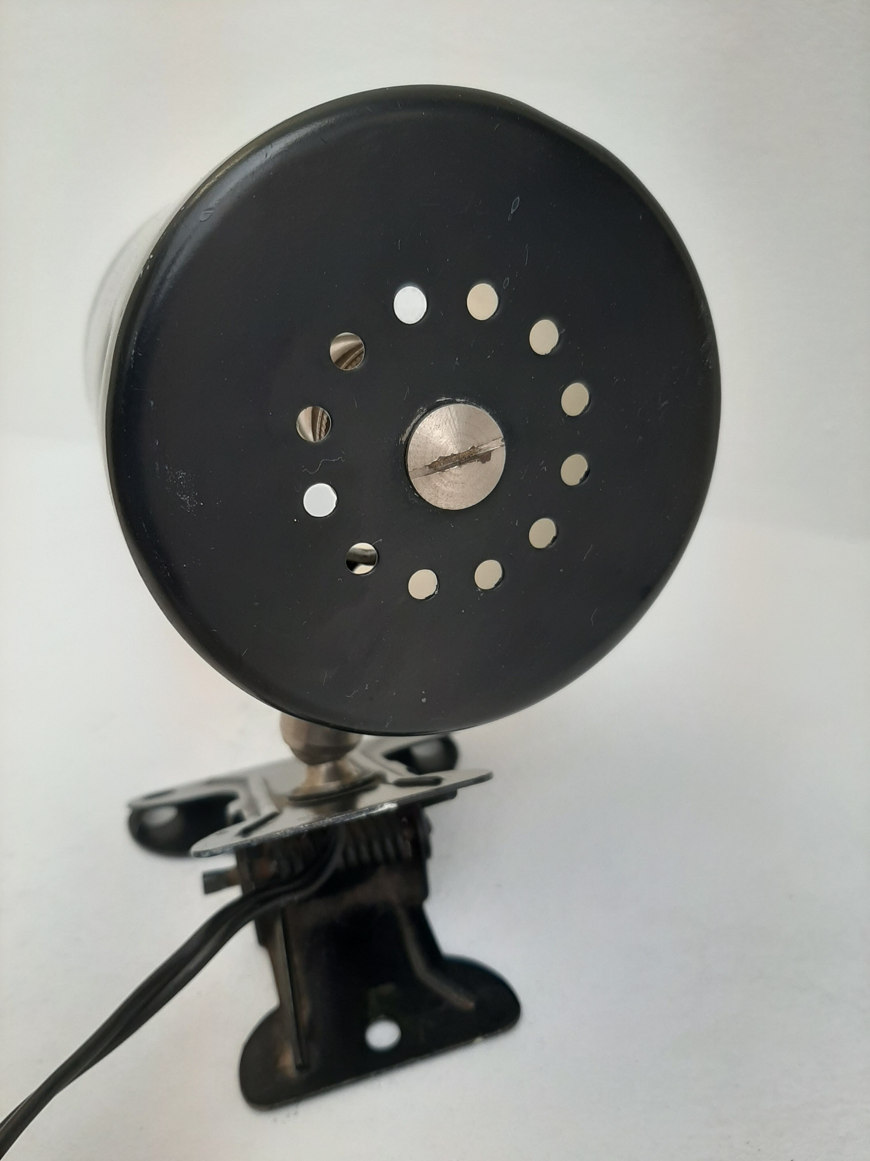 Spot lamp with cylindrical reflector clamp 60s