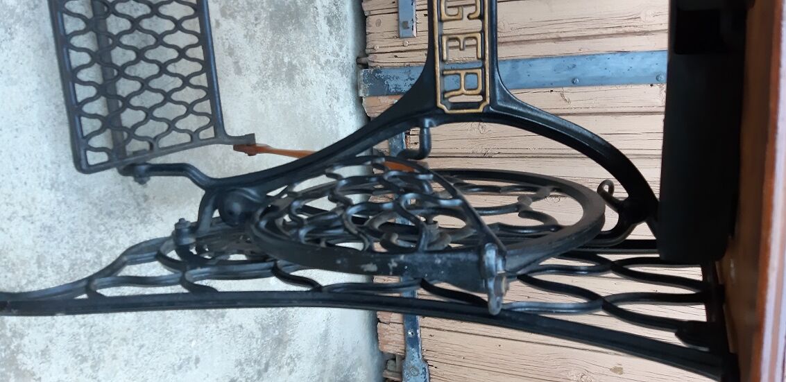 Singer's old sewing machine