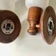 Paire d'appliques 1980 bois et opaline