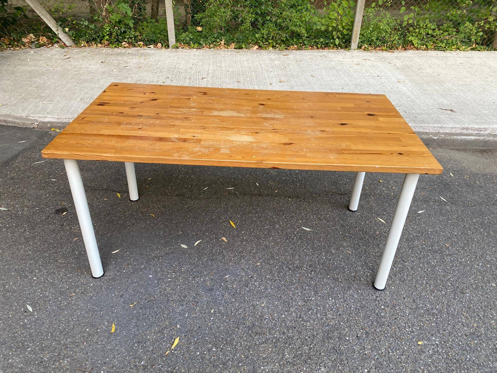 Table / Desk 150x80 cm in solid pine with detachable legs
