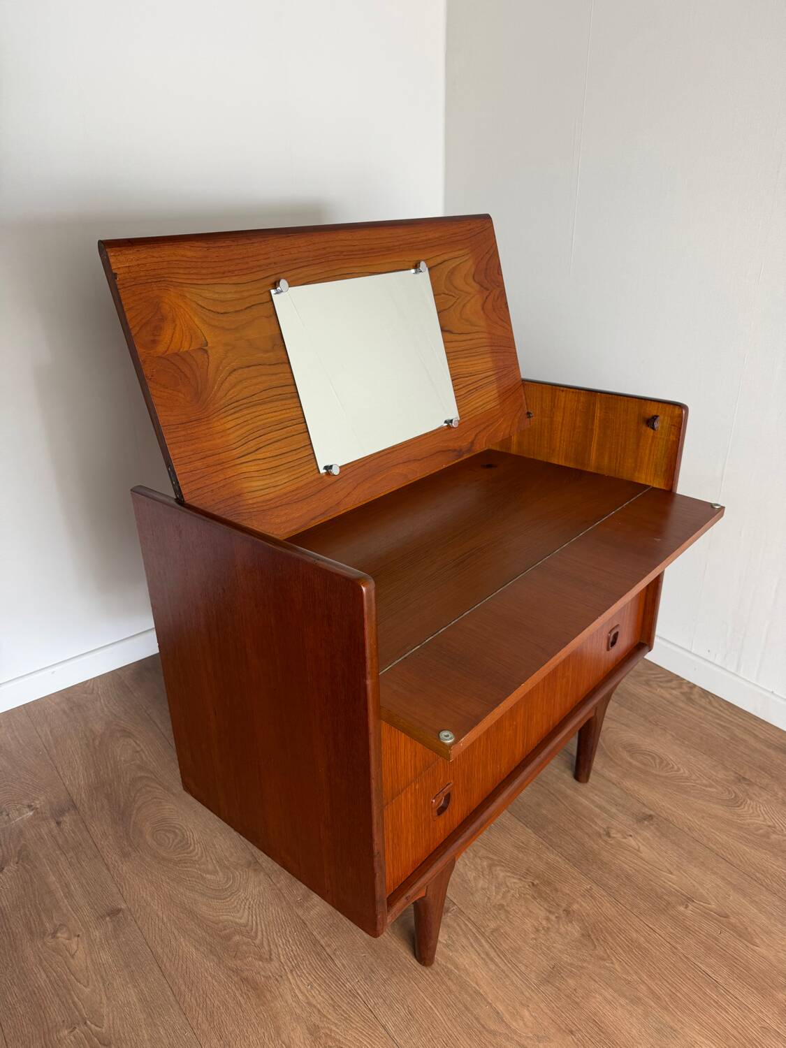 Vintage teak dressing table / chest of drawers – Scandinavian design, 1960s
