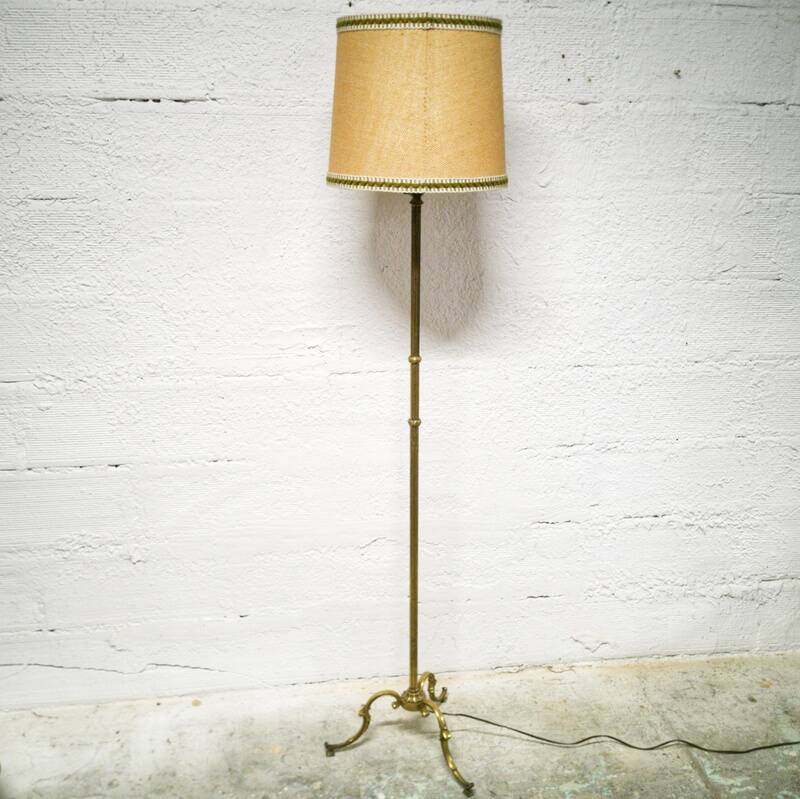 Tripod floor lamp in gilded bronze