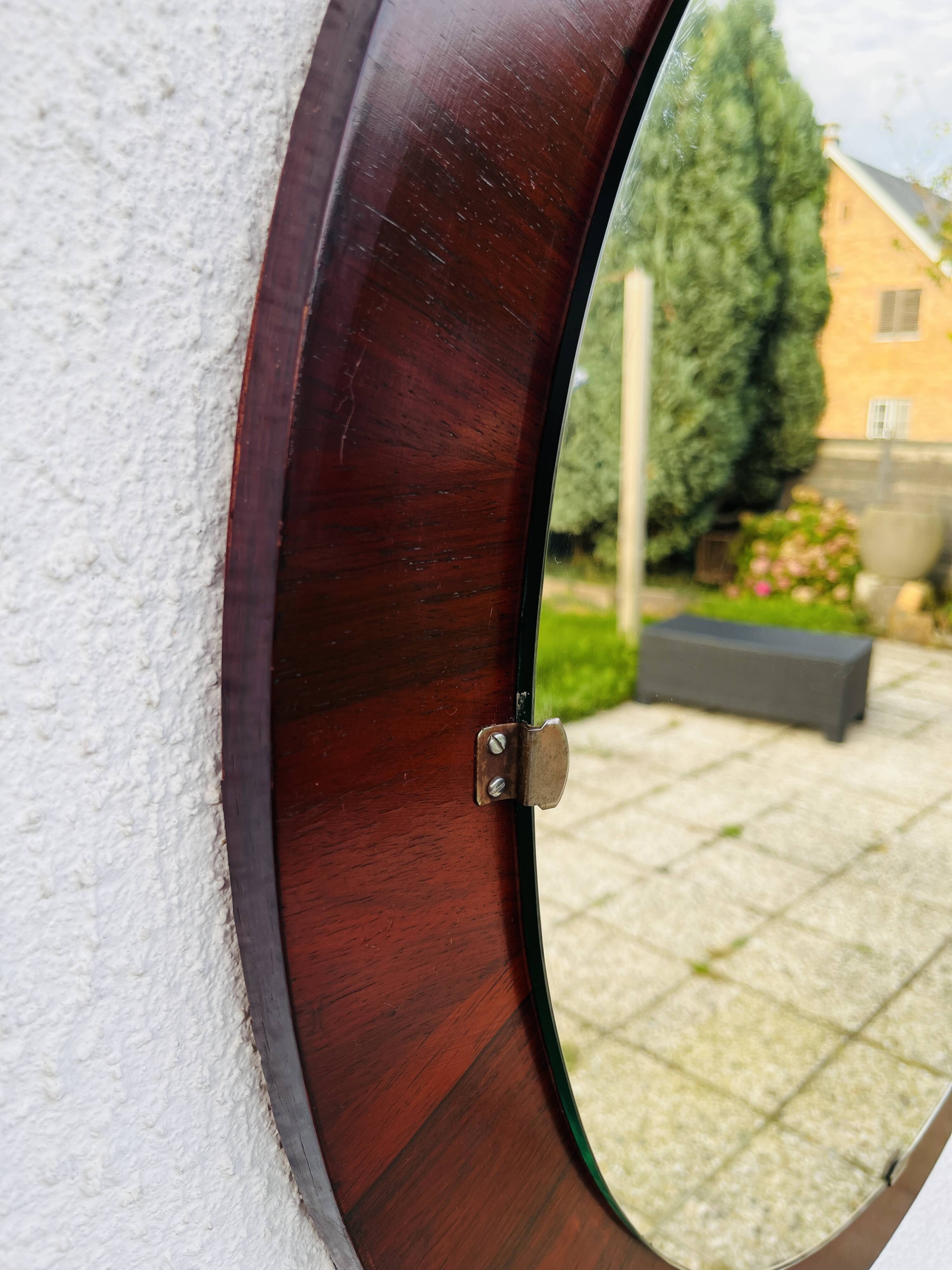 Round mirror in rosewood