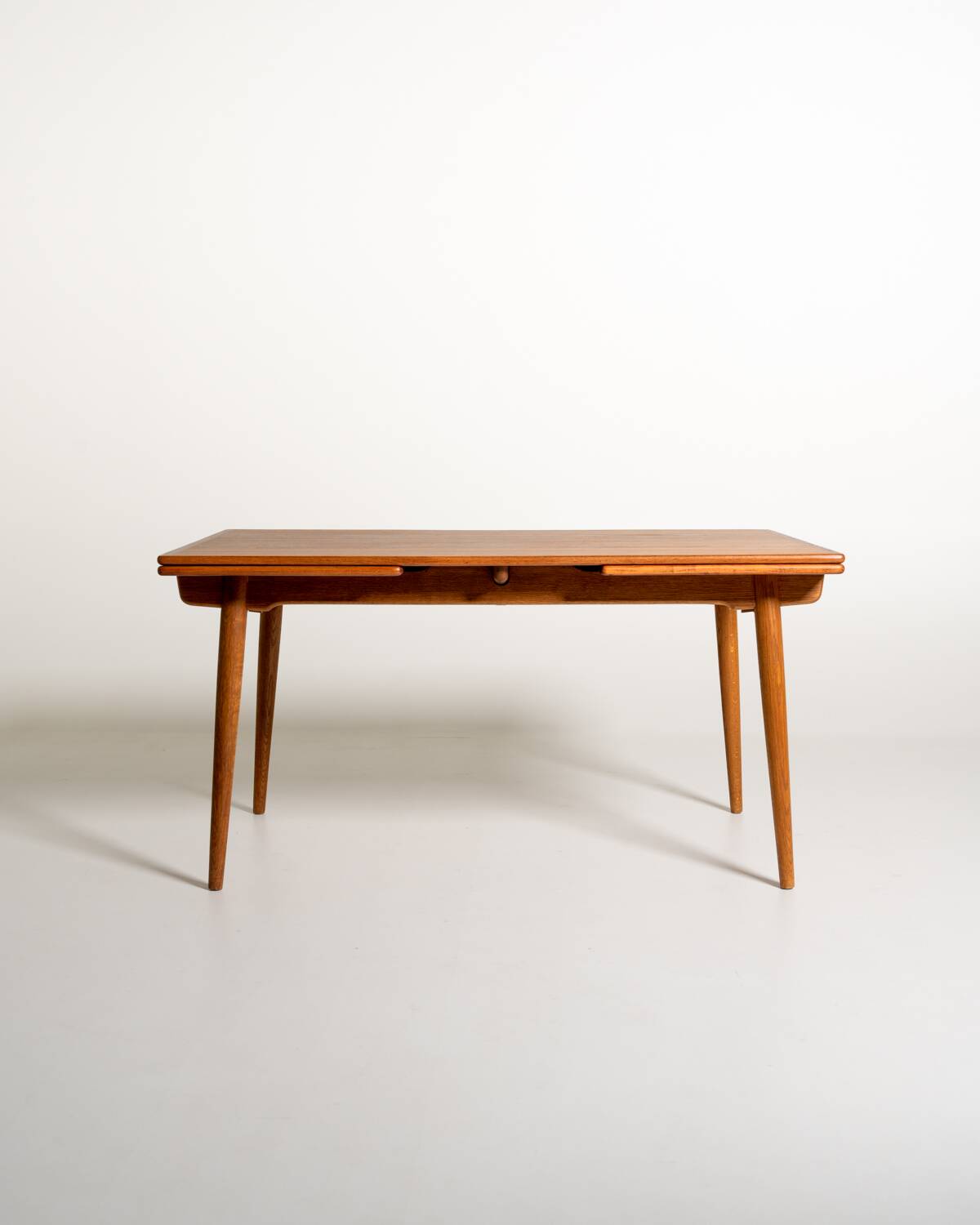 Table “AT-312” par Hans J. Wegner pour Andreas Tuck, années 1950.