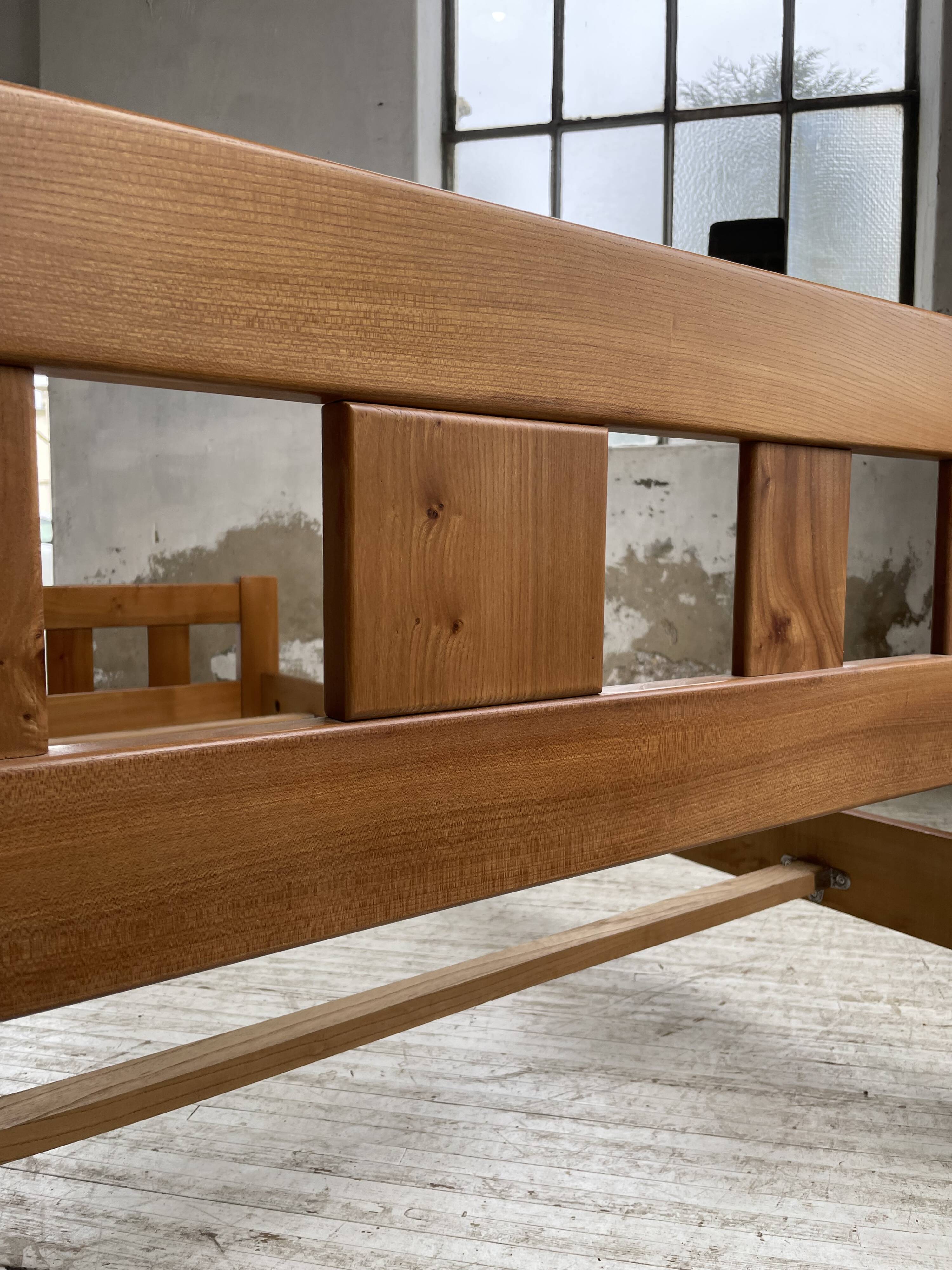 Maison Regain solid double bed 140 cm