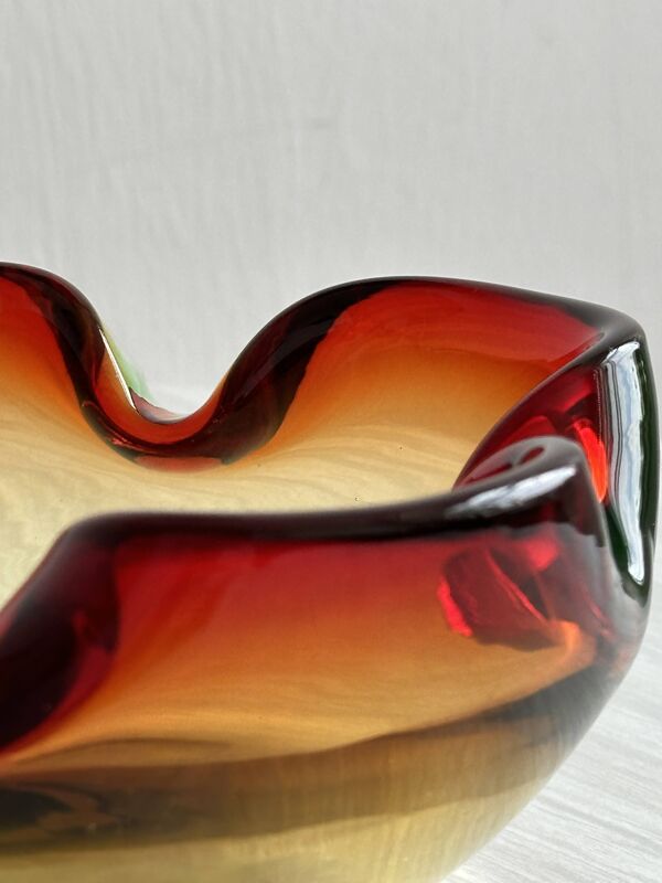 Coupe en verre soufflé style Murano, cendrier multicolore dégradé rouge