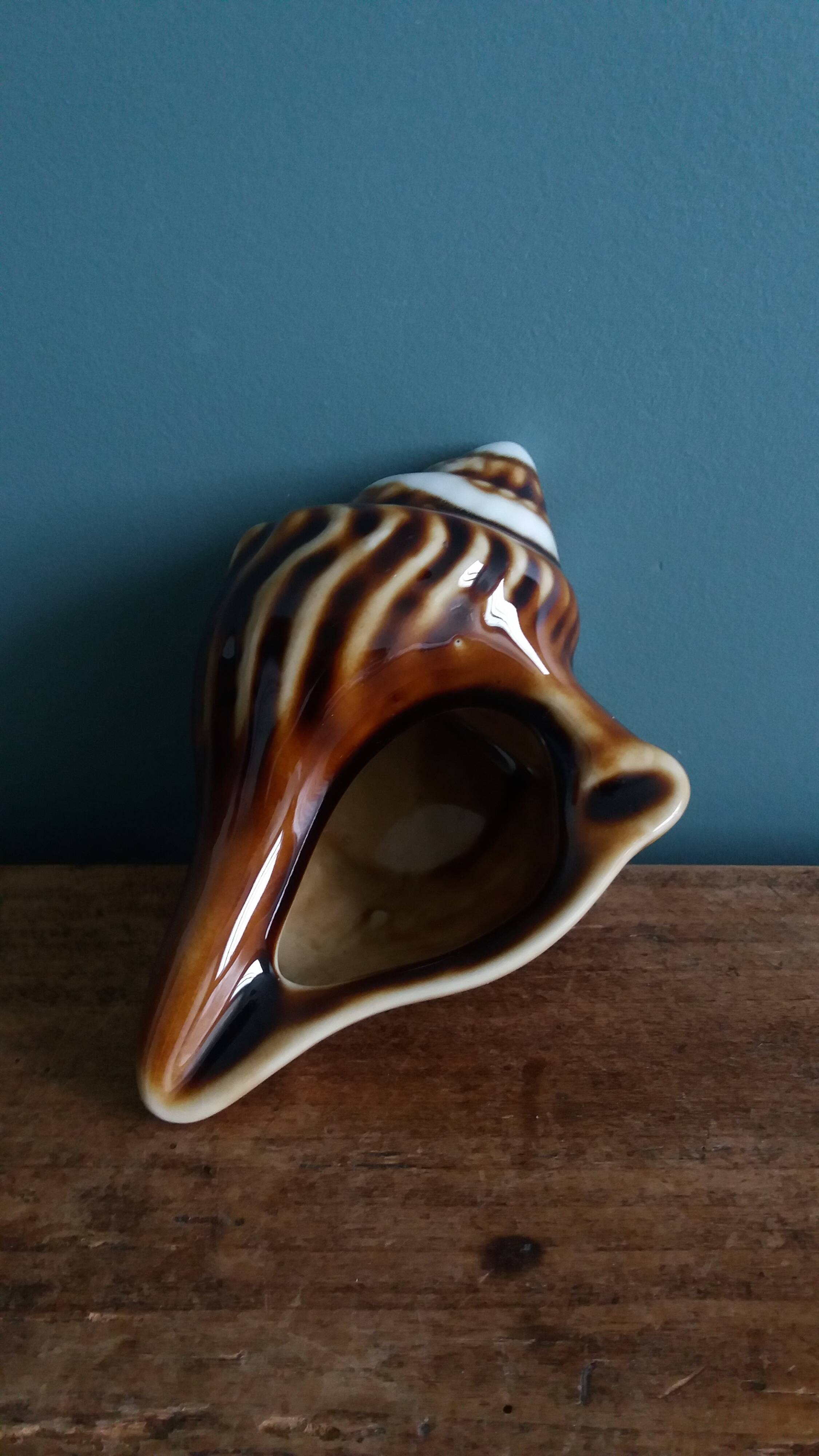 Ceramic shell ashtray