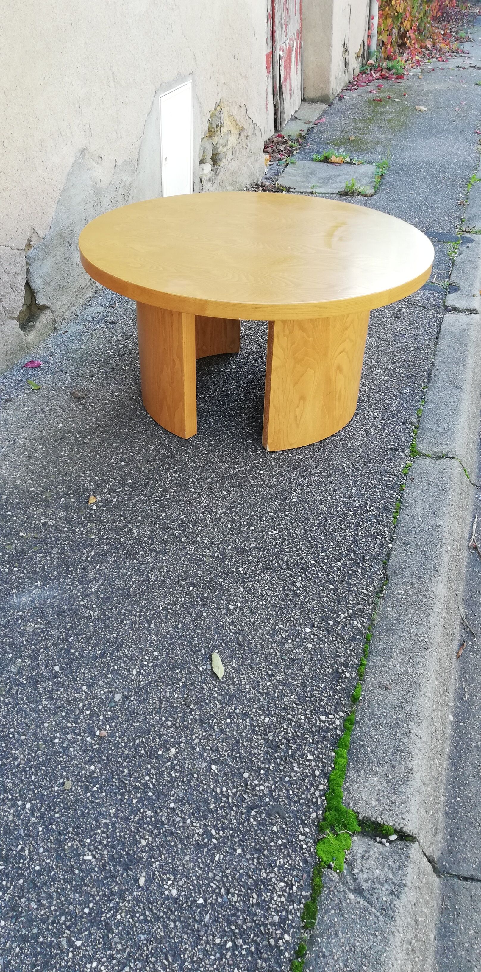 Vintage coffee table round light wood