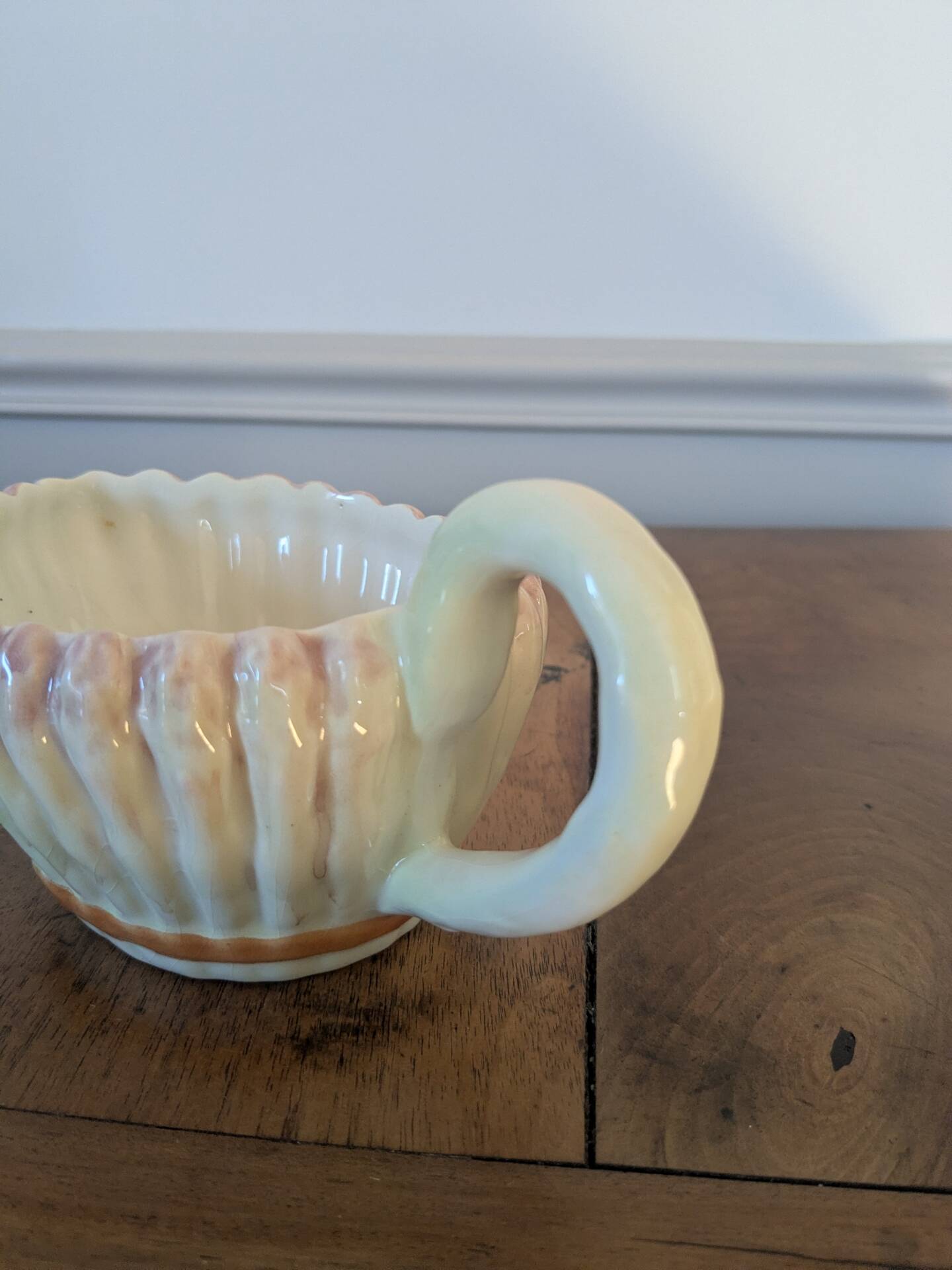 Gravy boat in slipware