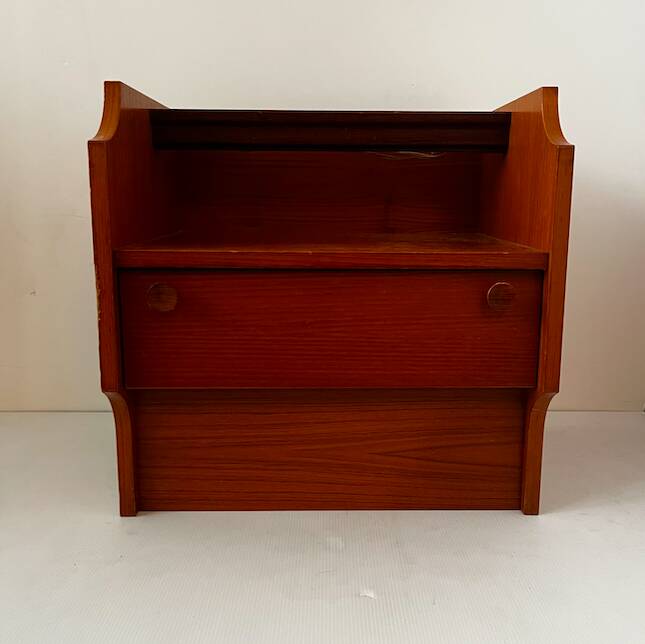 Paire de tables de chevet en teck