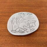 Vintage Canadian metal bowl with beaver decoration by Hoselton.