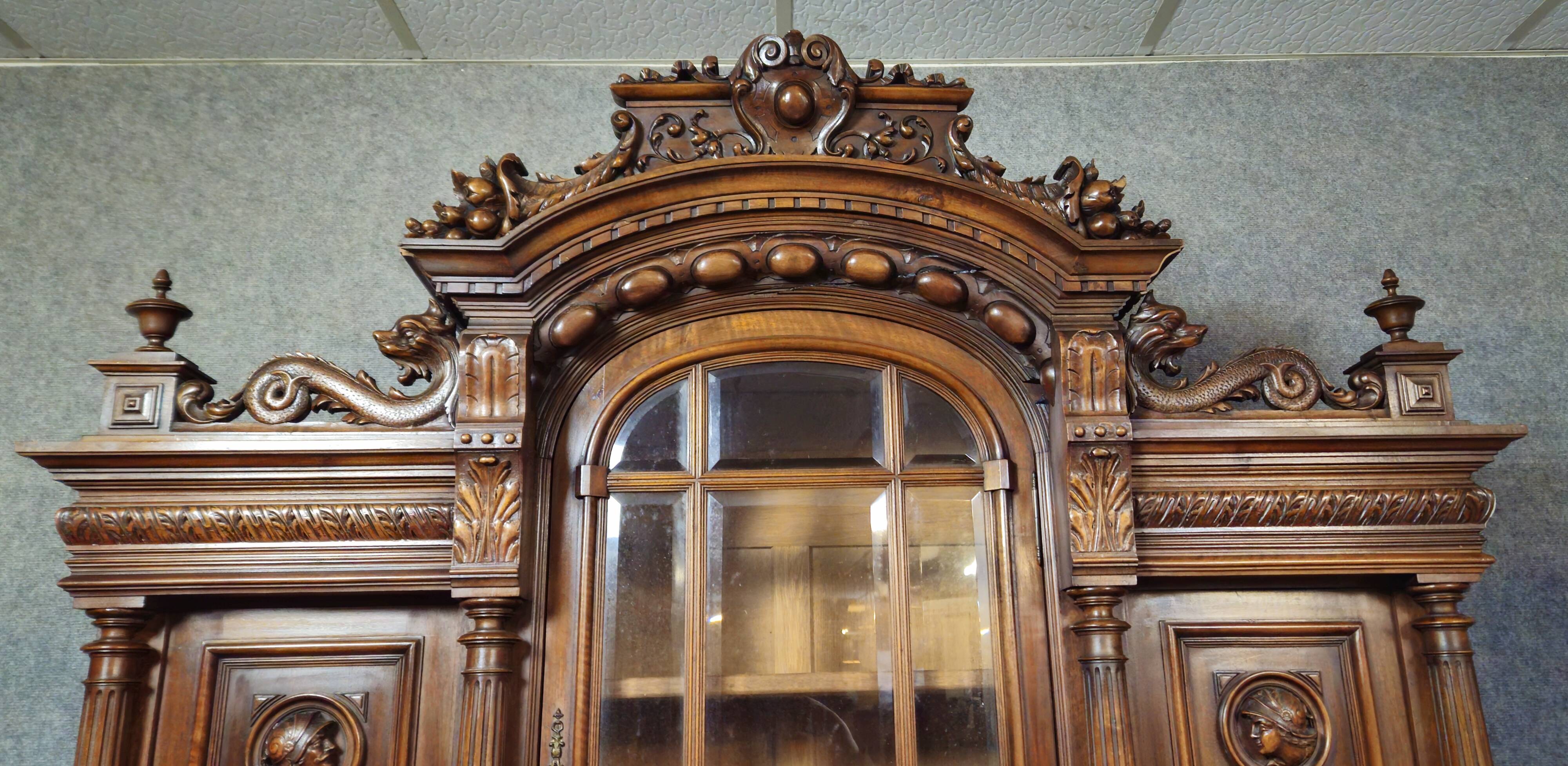 buffet - richly carved antique display cabinet - Renaissance / 19th century style
