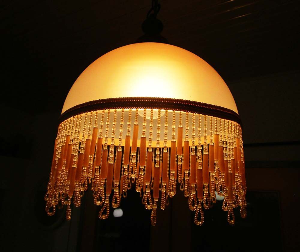 Satin glass suspension with bangs