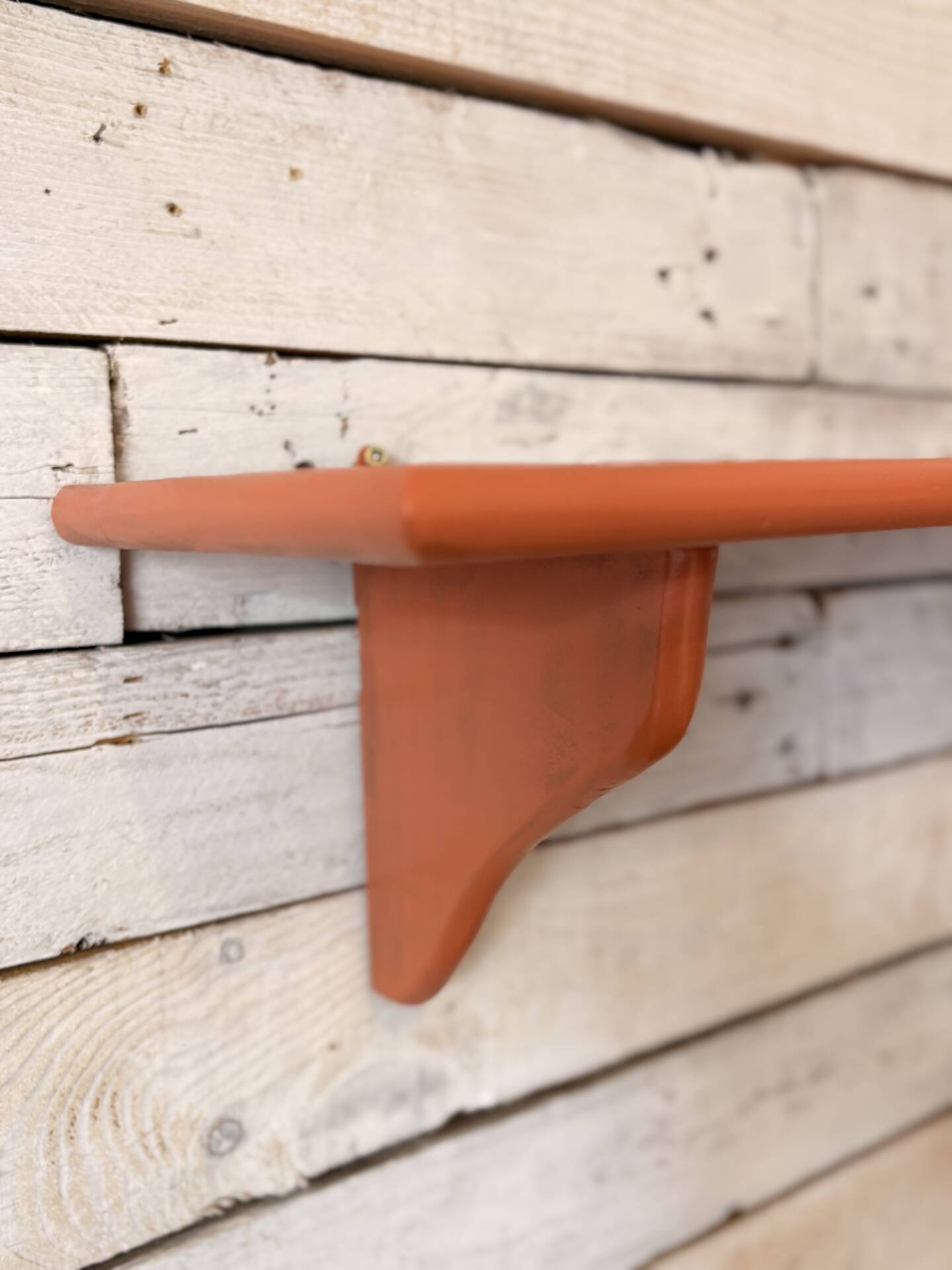 Terracotta shelf