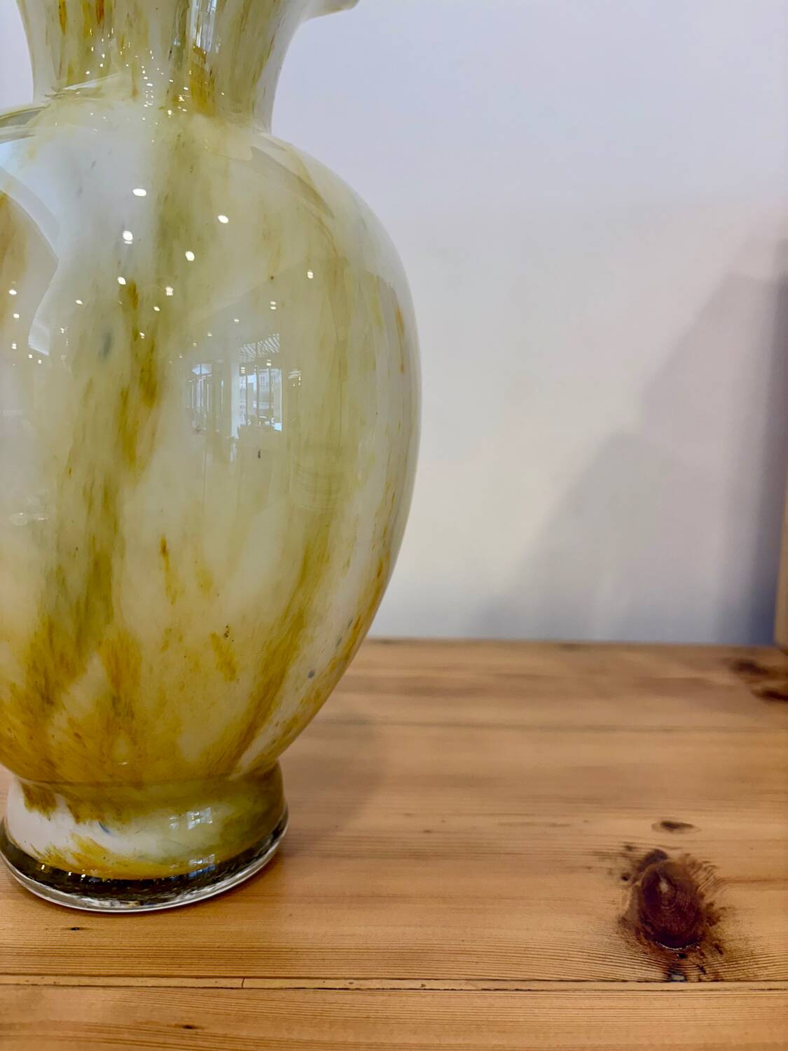 Vase en verre soufflé à collerette