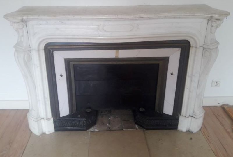 Fireplace XIX ° marble louis XV style with narrowed and floor slabs