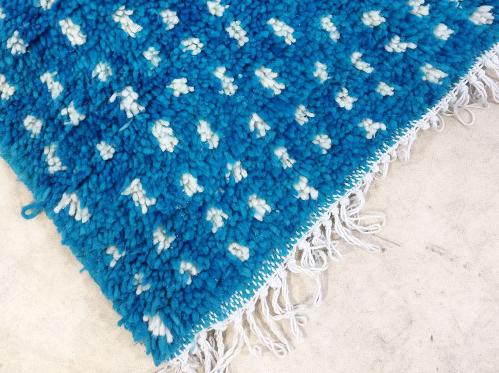 Handmade moroccan berber carpet 200 x 191 cm