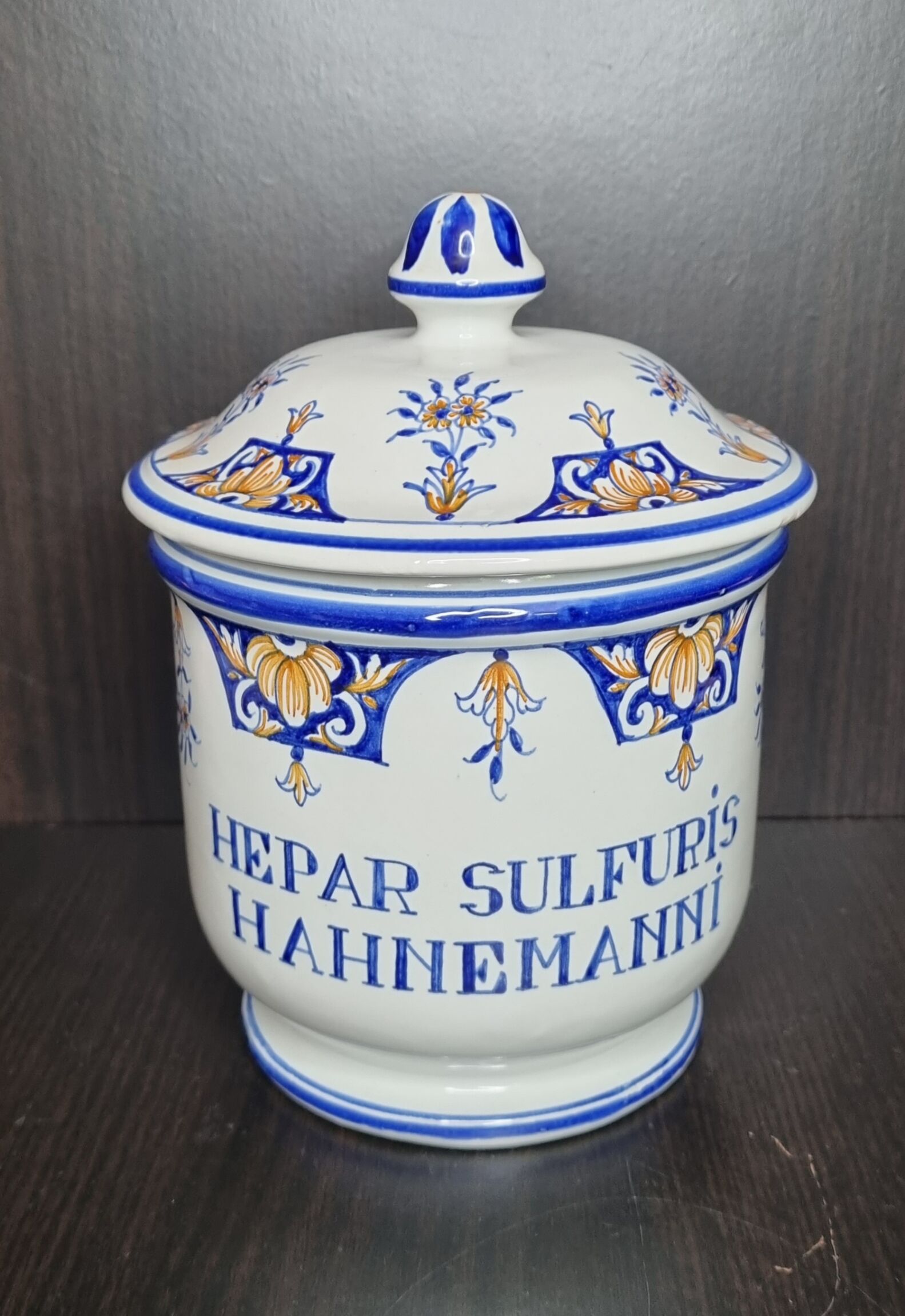 Pharmacy pot in Malicorne earthenware