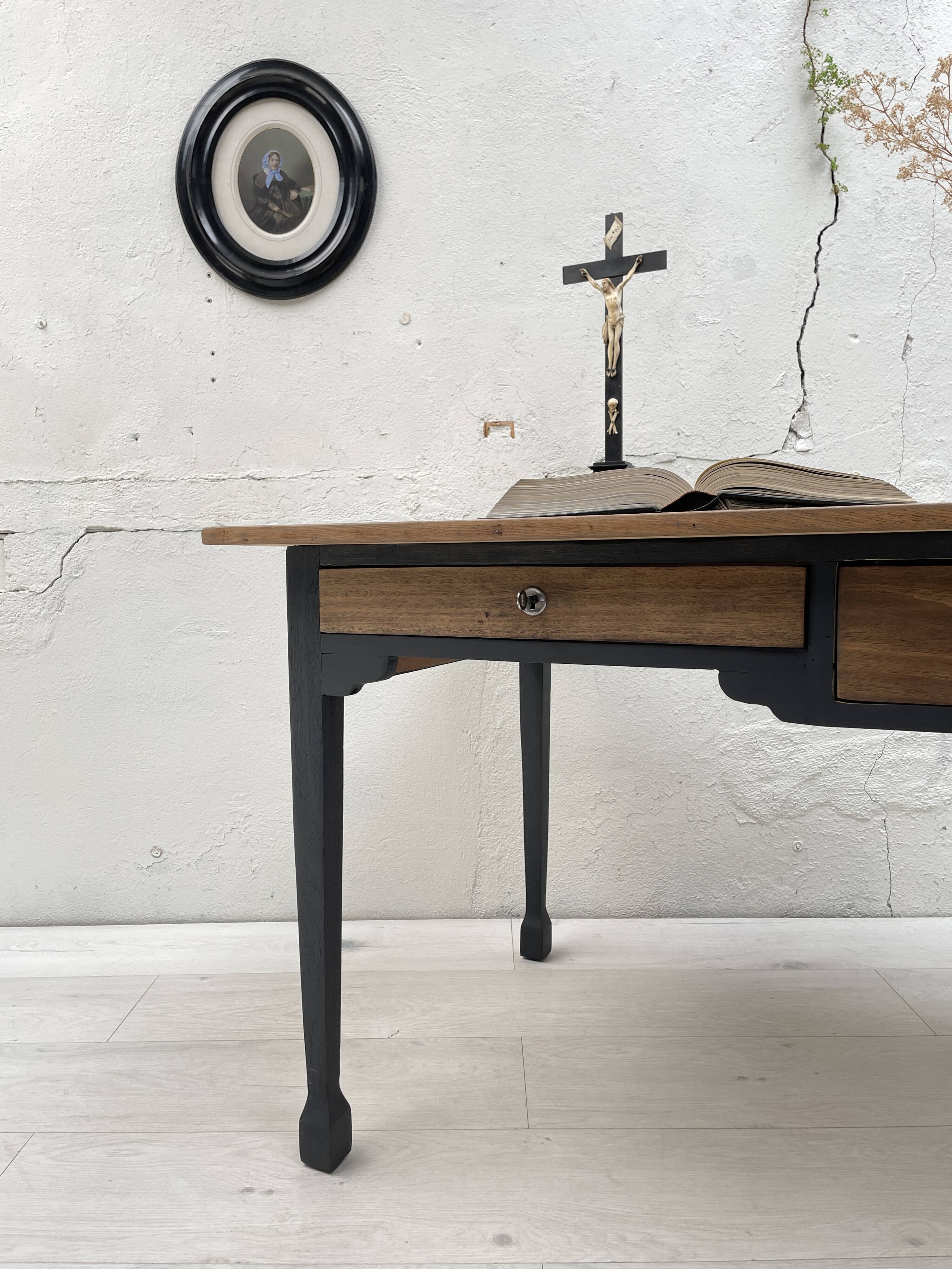 Bureau en bois peint