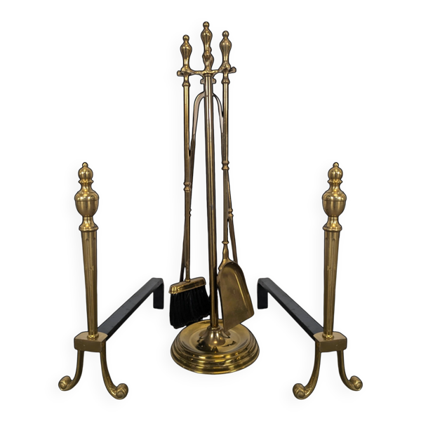 Paire de chenets et serviteur de cheminée