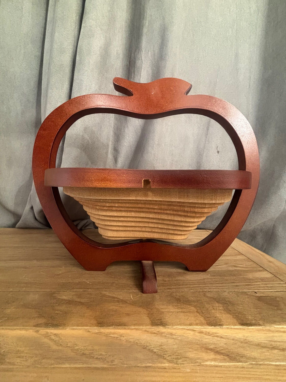 Vintage apple design fruit basket
