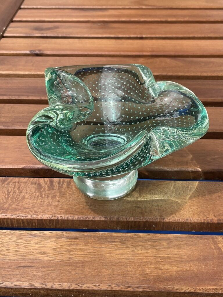 Empty bubbled glass pocket