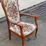 Louis XV Voltaire armchair in solid wood and floral fabric.