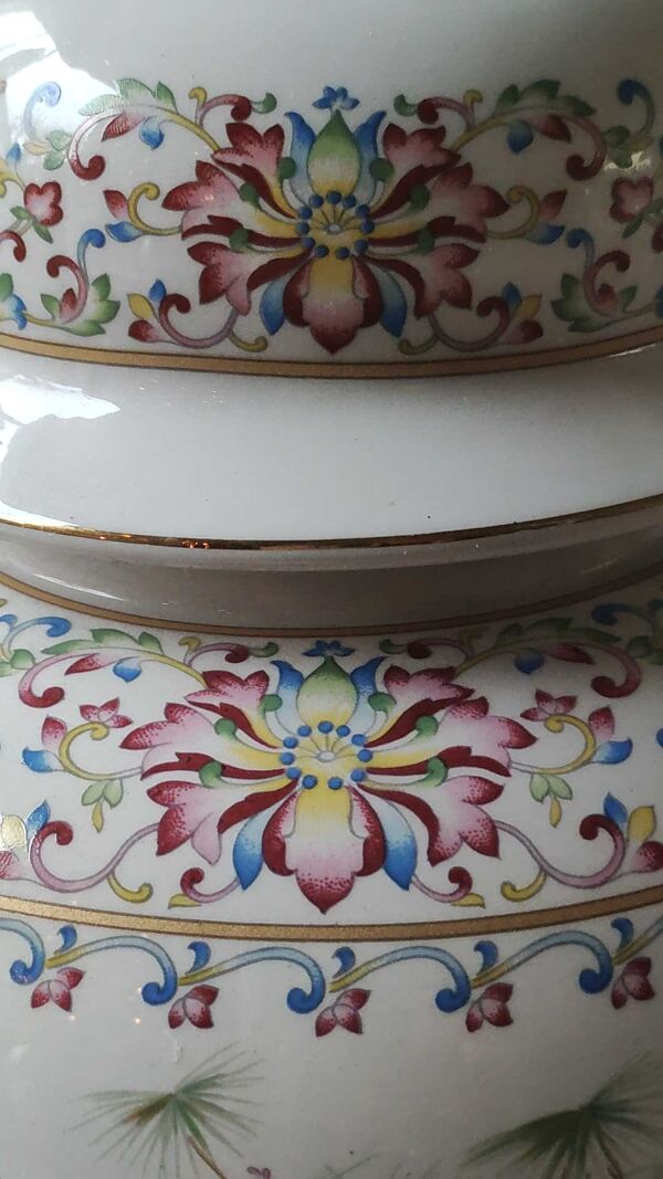 Vase avec couvercle de style Asiatique artisanale en porcelaine